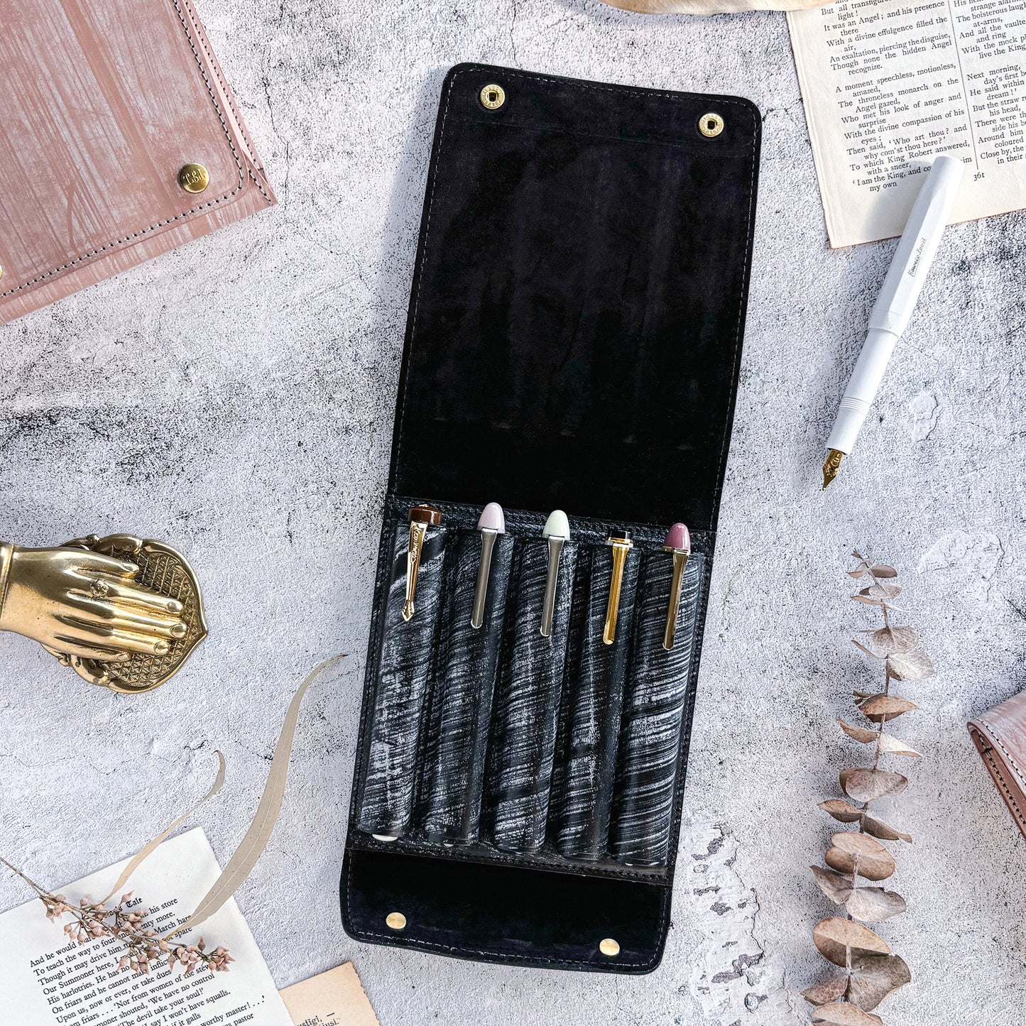 Last Stock / Limited Edition / The Superior Labor / Bridle Leather Fountain Pen Case - Black (5 pens)