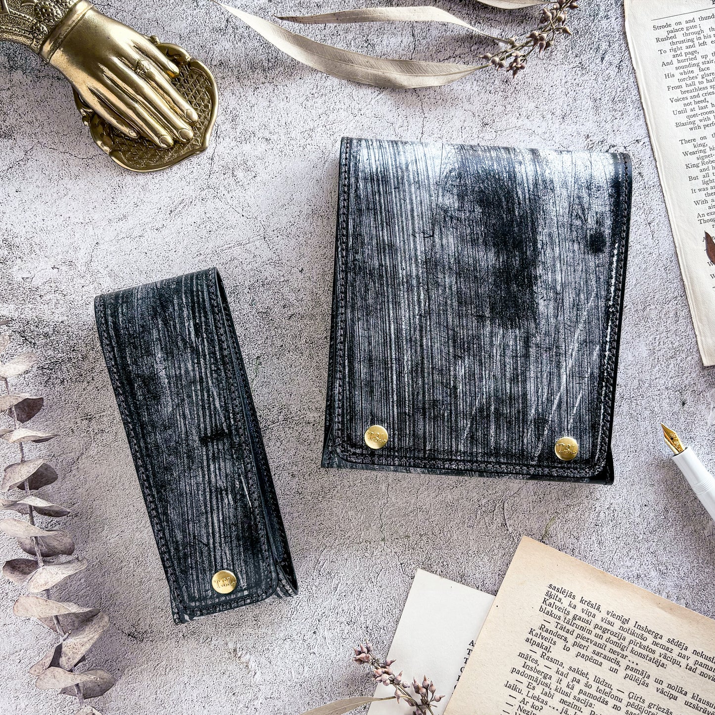 Last Stock / Limited Edition / The Superior Labor / Bridle Leather Fountain Pen Case - Black (5 pens)