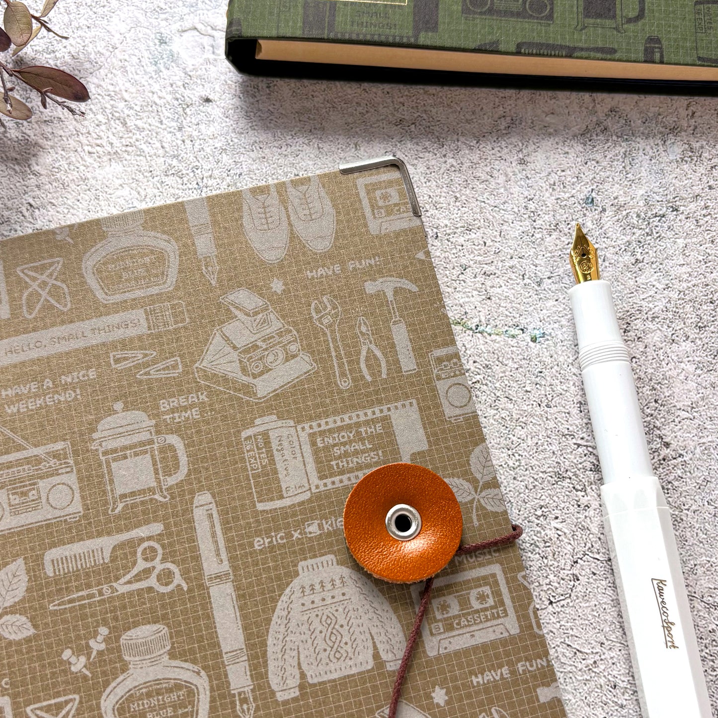 eric / Leather String-tie Notebook w/t pocket - Khaki Cover (cream paper)