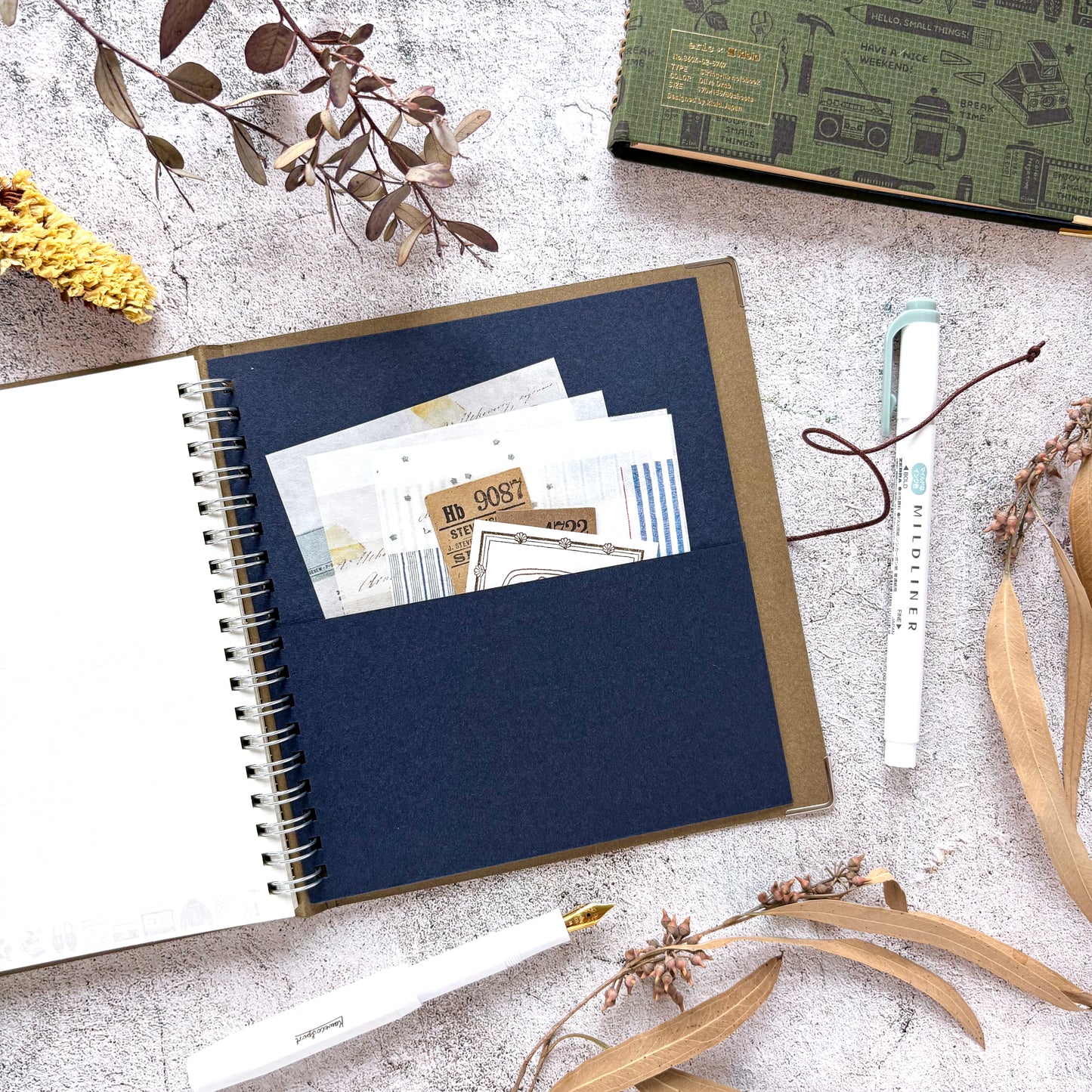 eric / Leather String-tie Notebook w/t pocket - Khaki Cover (cream paper)