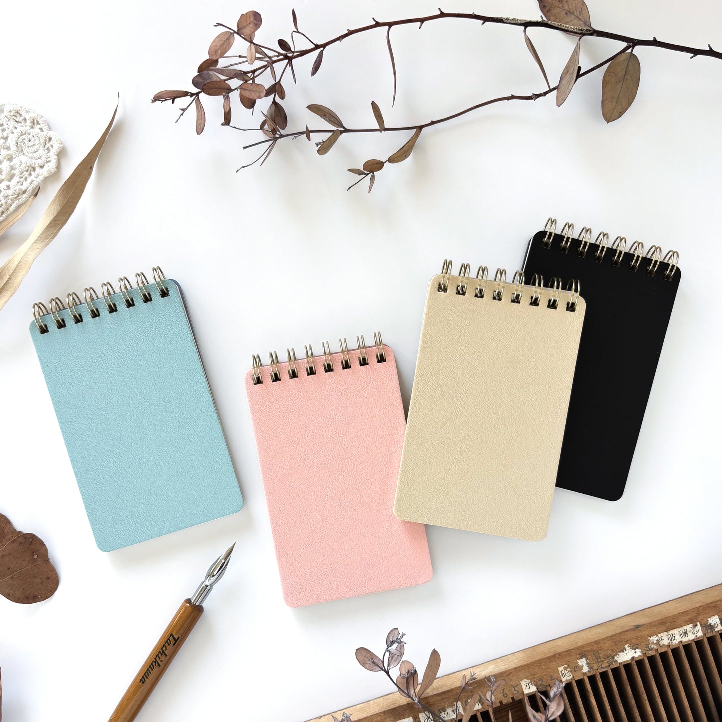 Rei Kurahashi / Foil-Stamped Ring Memo Pad - Friends