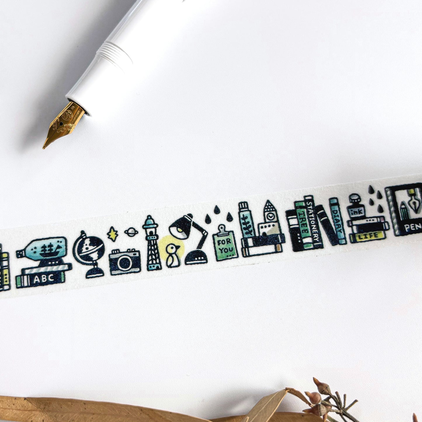 eric / Washi Tape - Bookshelf