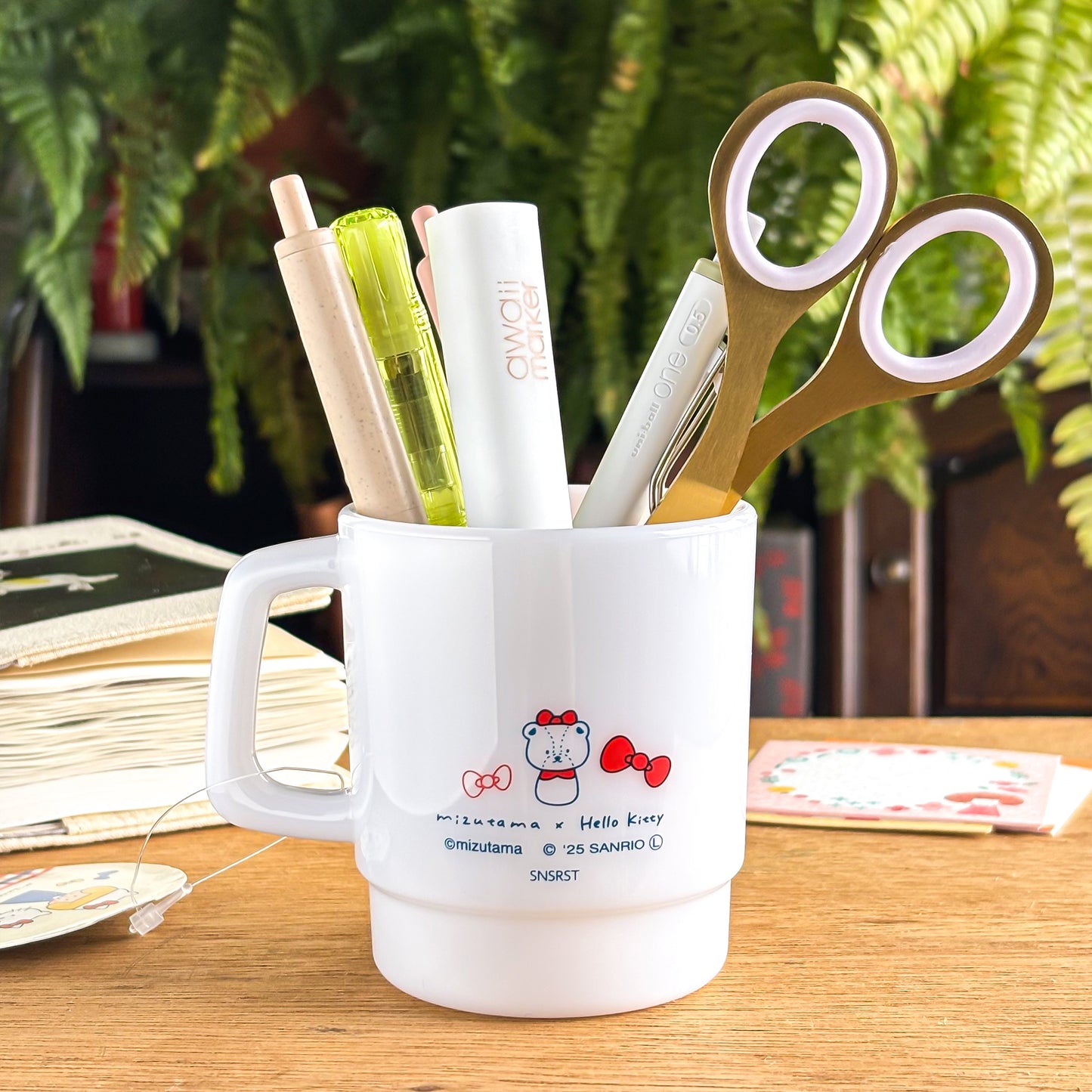 Limited Edition Pen Stand - mizutama x Hello Kitty