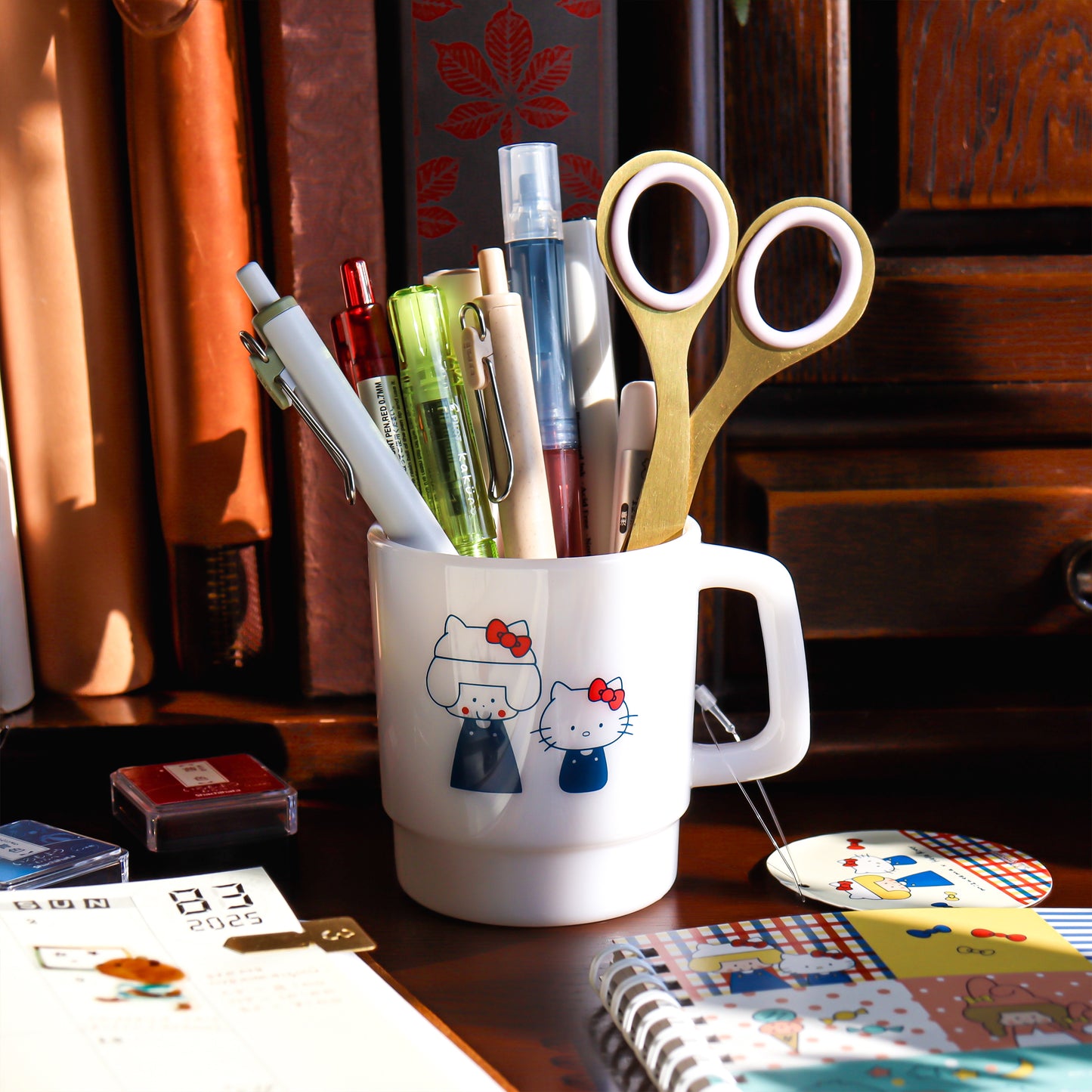 Limited Edition Pen Stand - mizutama x Hello Kitty