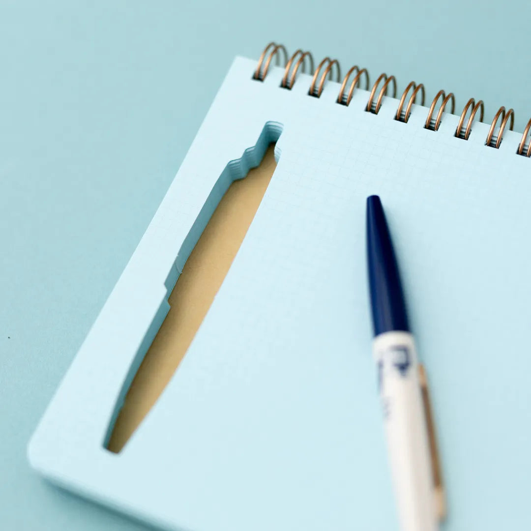 eric / 2026 Scribble Calendar – Desk Edition (with pen)