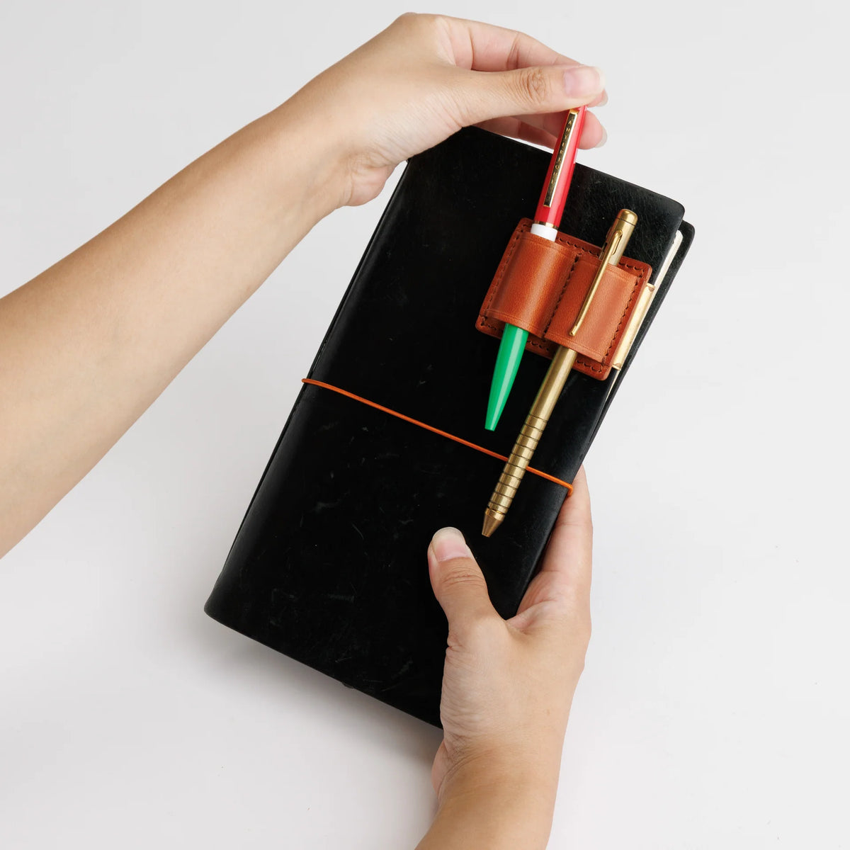 The Superior Labor / clip pen holder (pull-up leather)