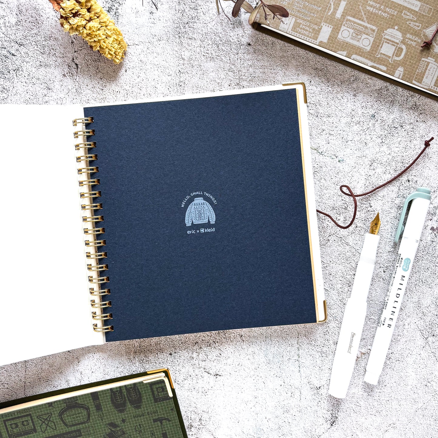 eric / Leather String-tie Notebook w/t pocket - White Cover (kraft paper)