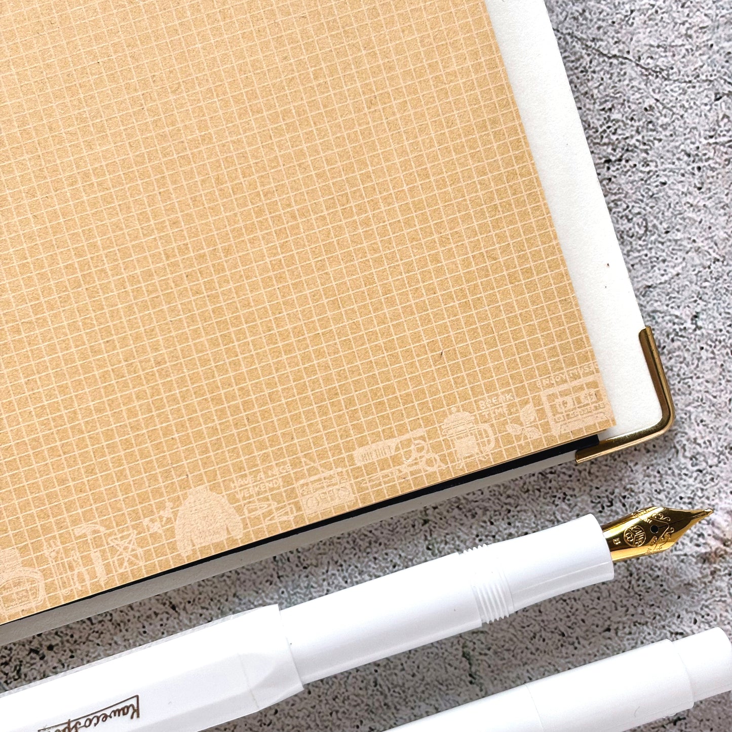 eric / Leather String-tie Notebook w/t pocket - White Cover (kraft paper)