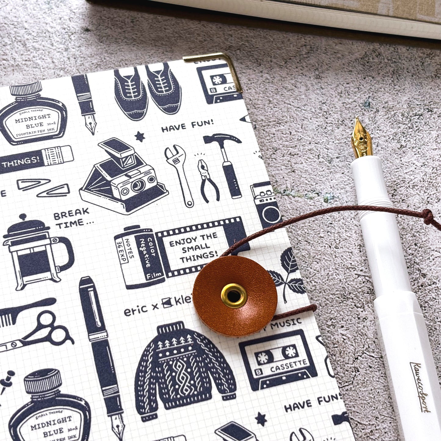 eric / Leather String-tie Notebook w/t pocket - White Cover (kraft paper)