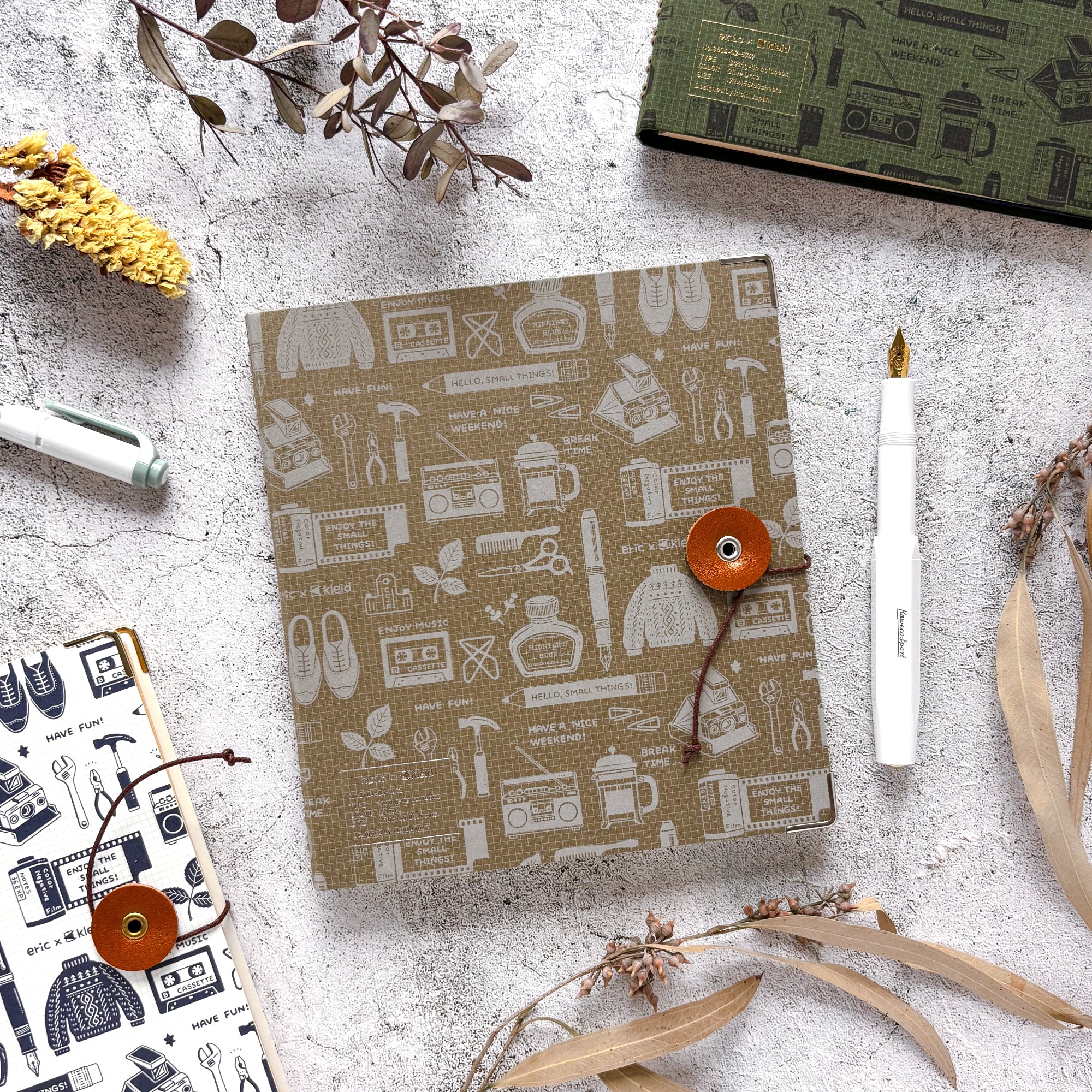 eric / Leather String-tie Notebook w/t pocket - Khaki Cover (cream paper)
