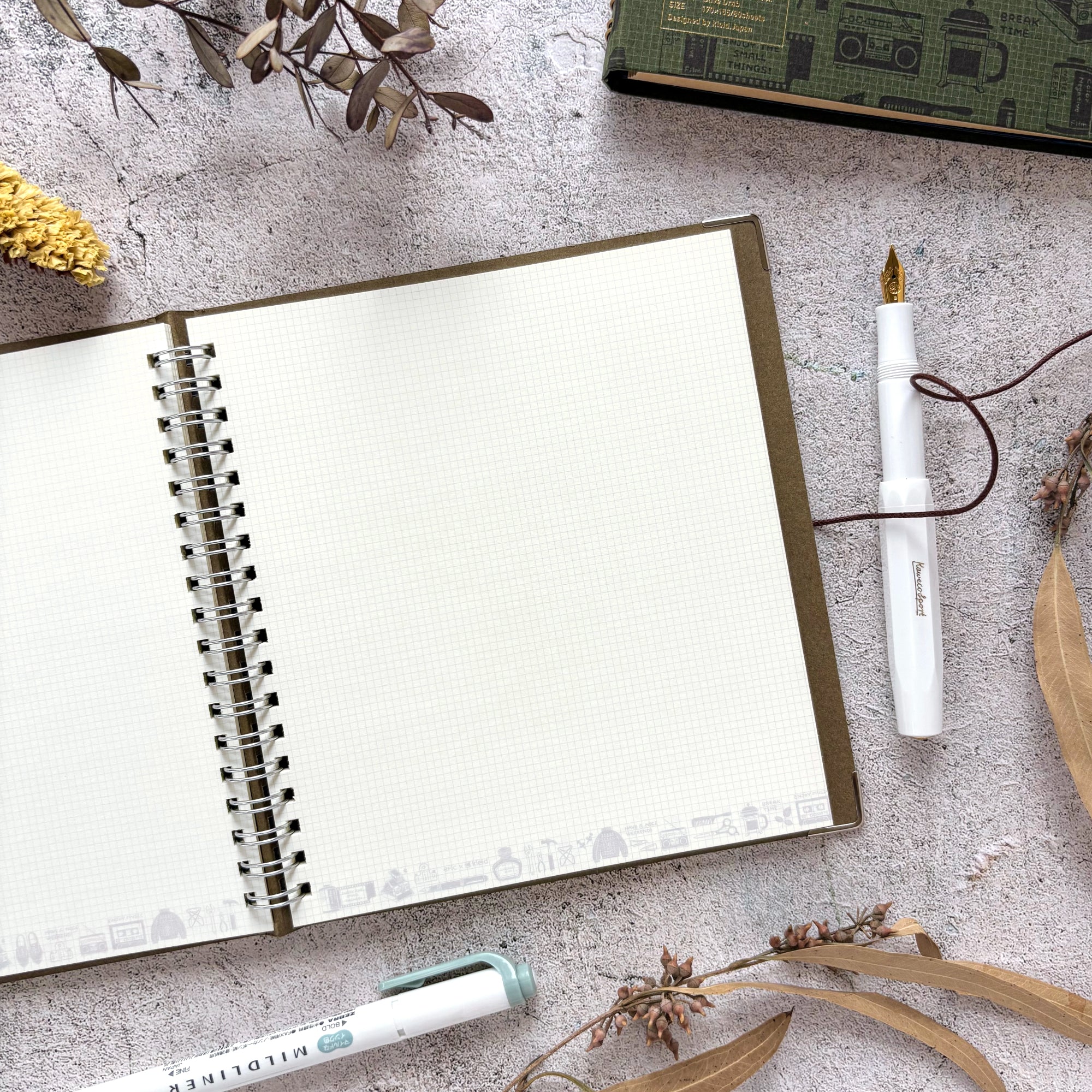 eric / Leather String-tie Notebook w/t pocket - Khaki Cover (cream paper)