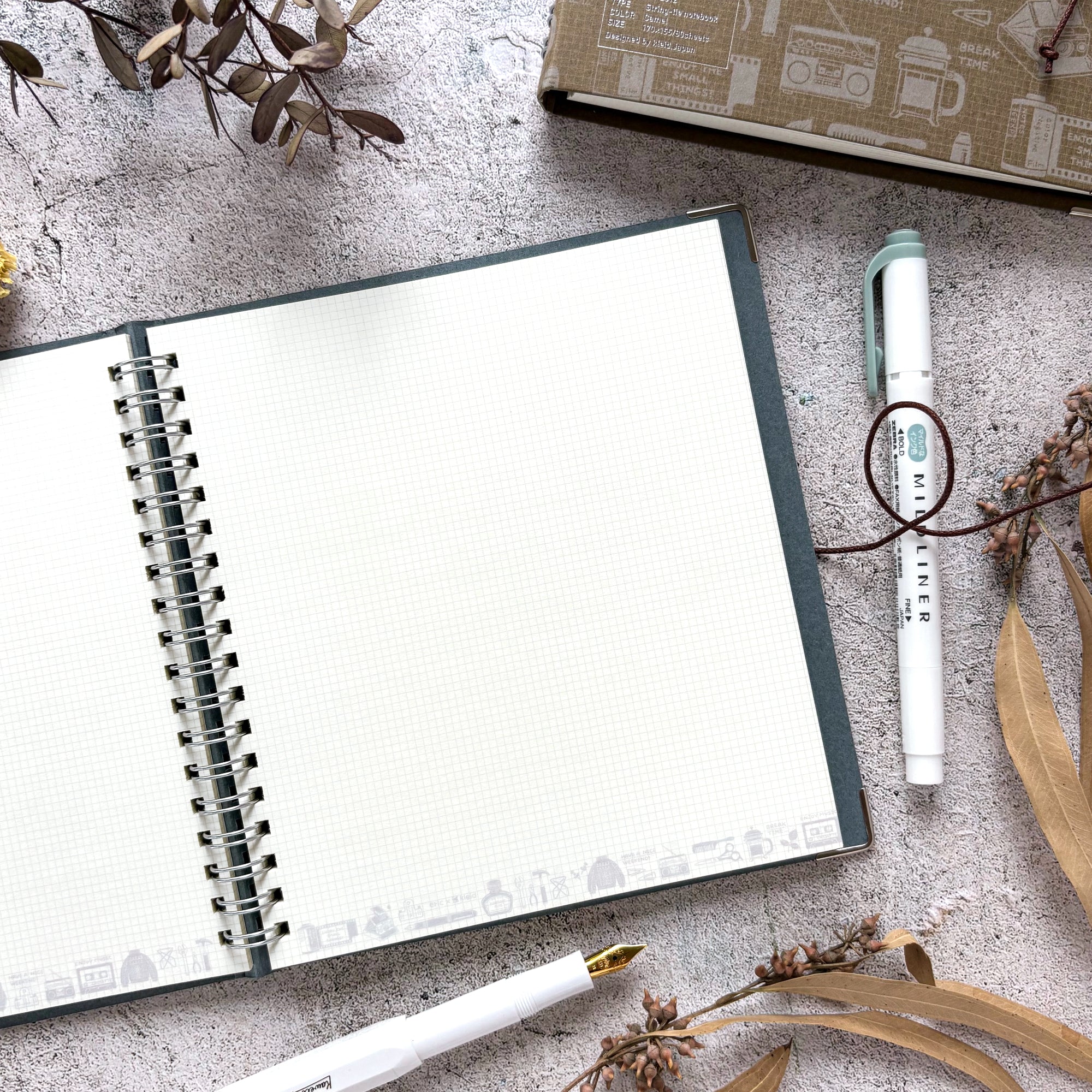 eric / Leather String-tie Notebook w/t pocket - Gray Cover (cream paper)