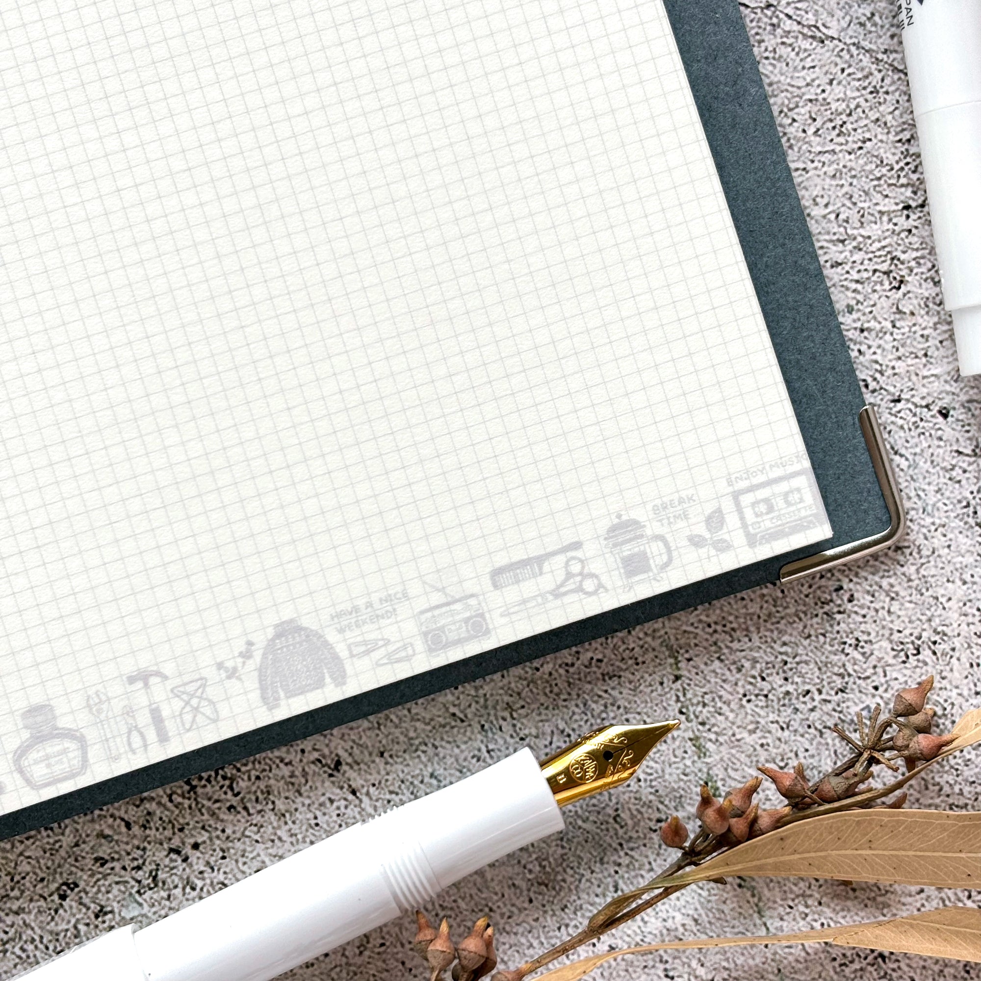 eric / Leather String-tie Notebook w/t pocket - Gray Cover (cream paper)