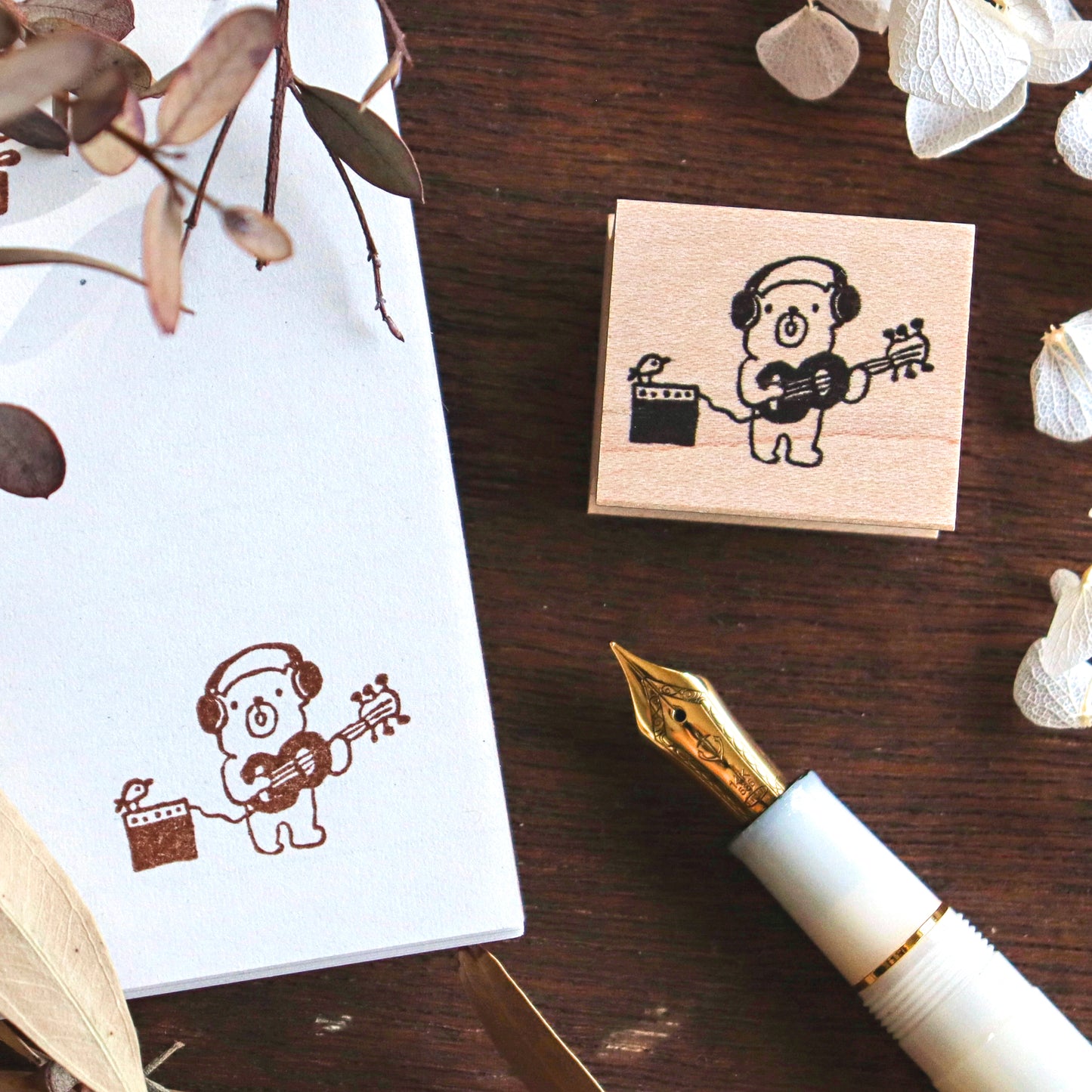 Hankodori / Rubber Stamp - Bear playing guitar