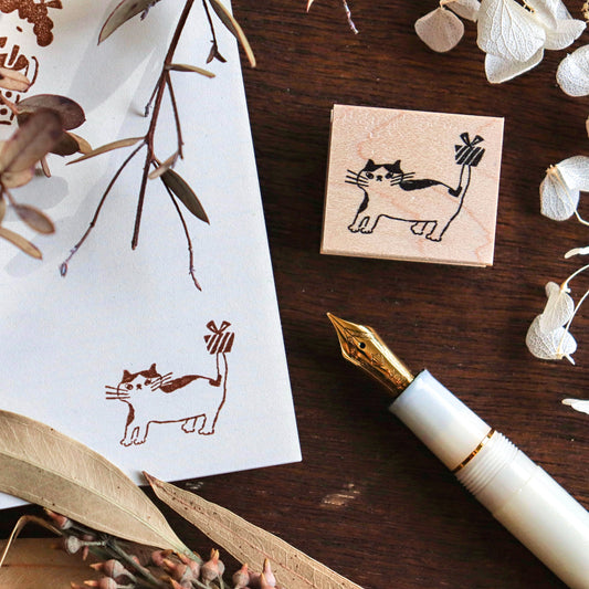Hankodori / Rubber Stamp - Cat with Gift