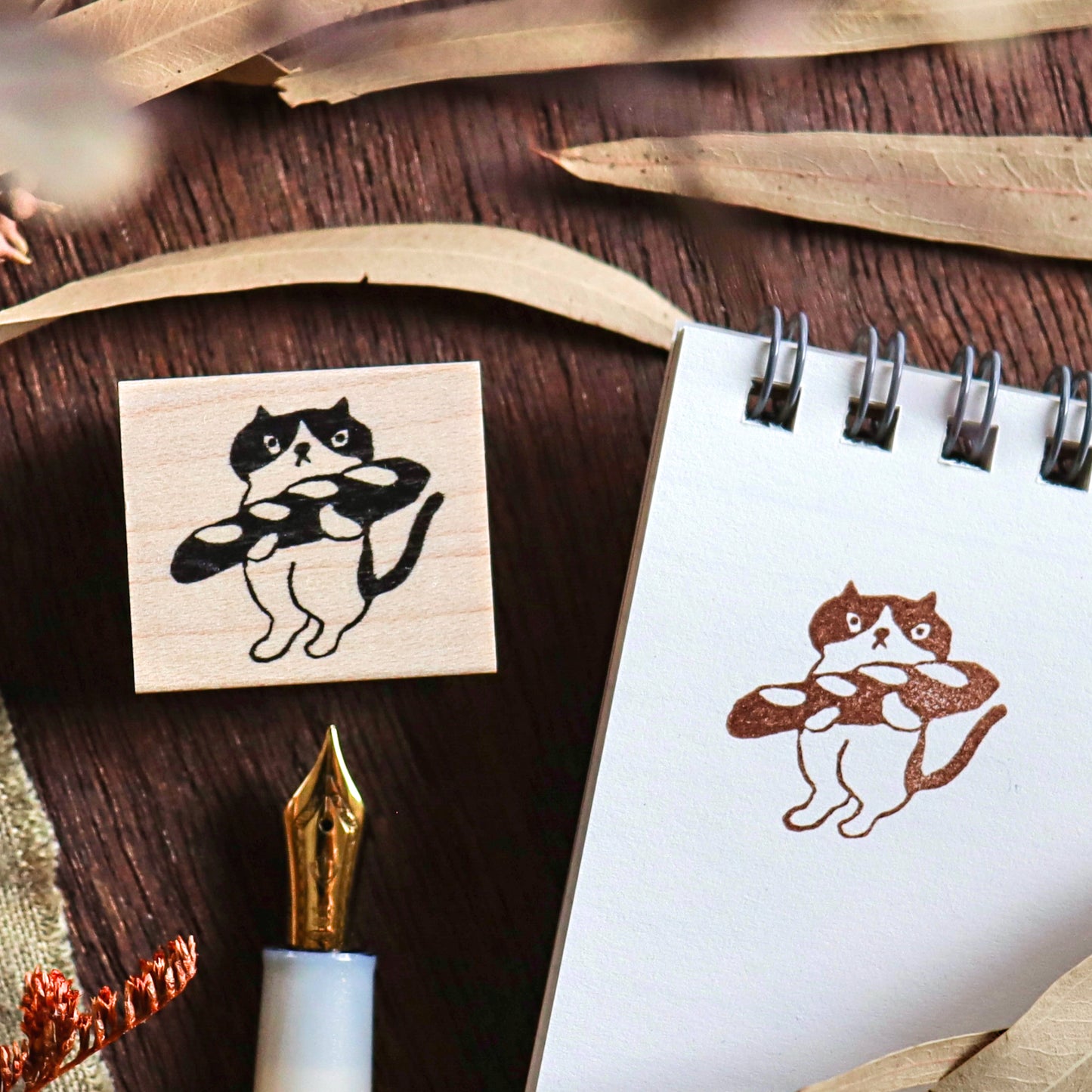 Hankodori / Rubber Stamp - Cat with Bread