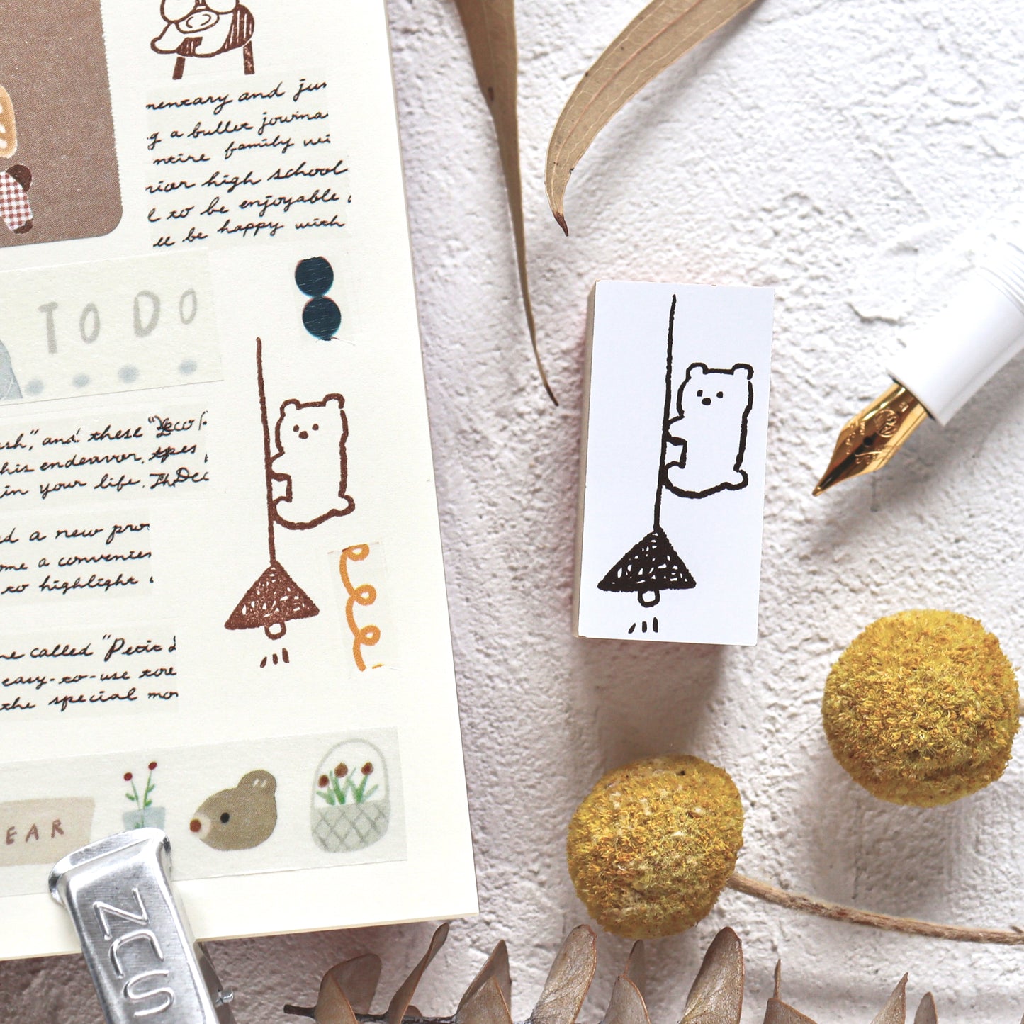 Ranmyu / Rubber Stamp - Bear holding the lamp