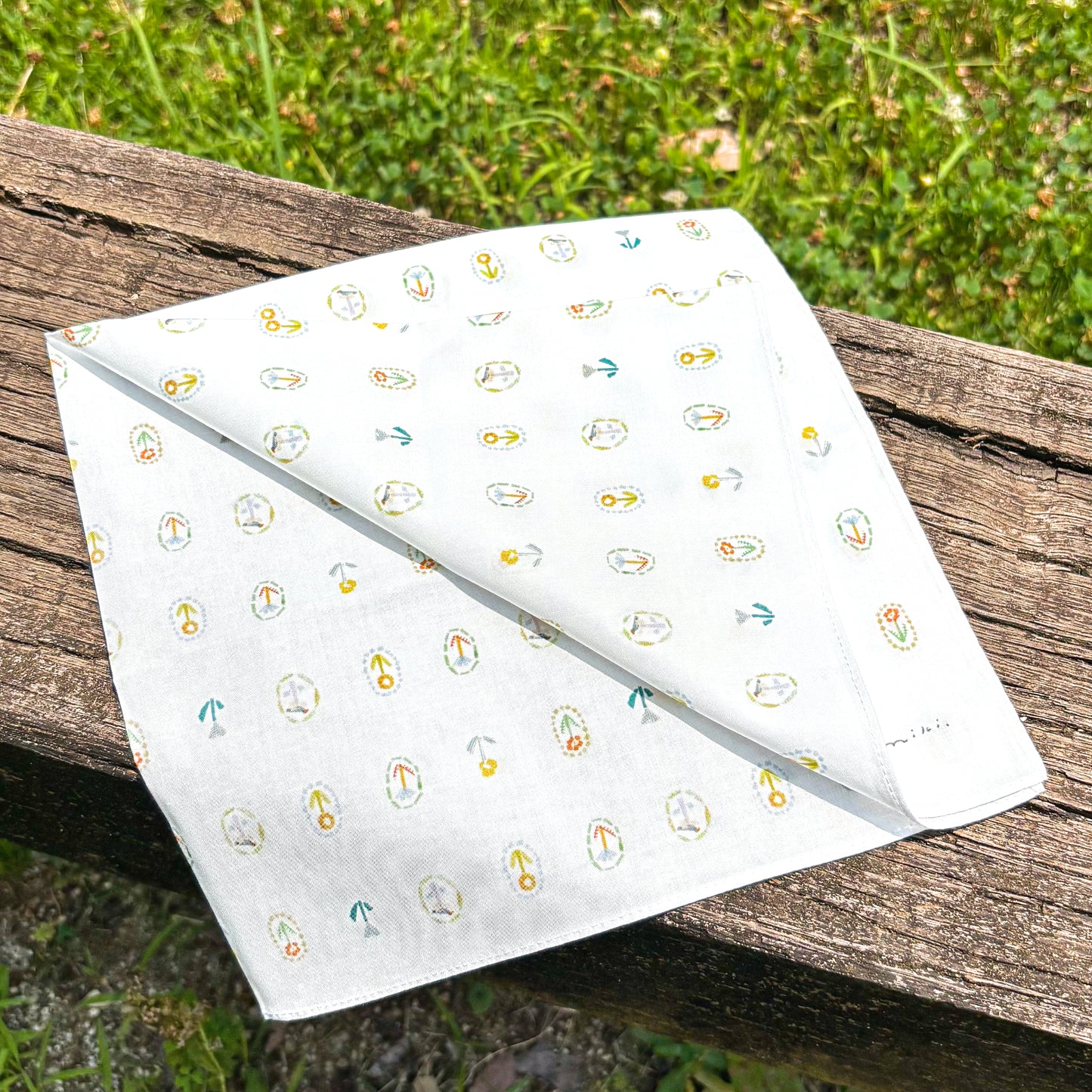 Miki Tamura / Handkerchief - iro iro frame