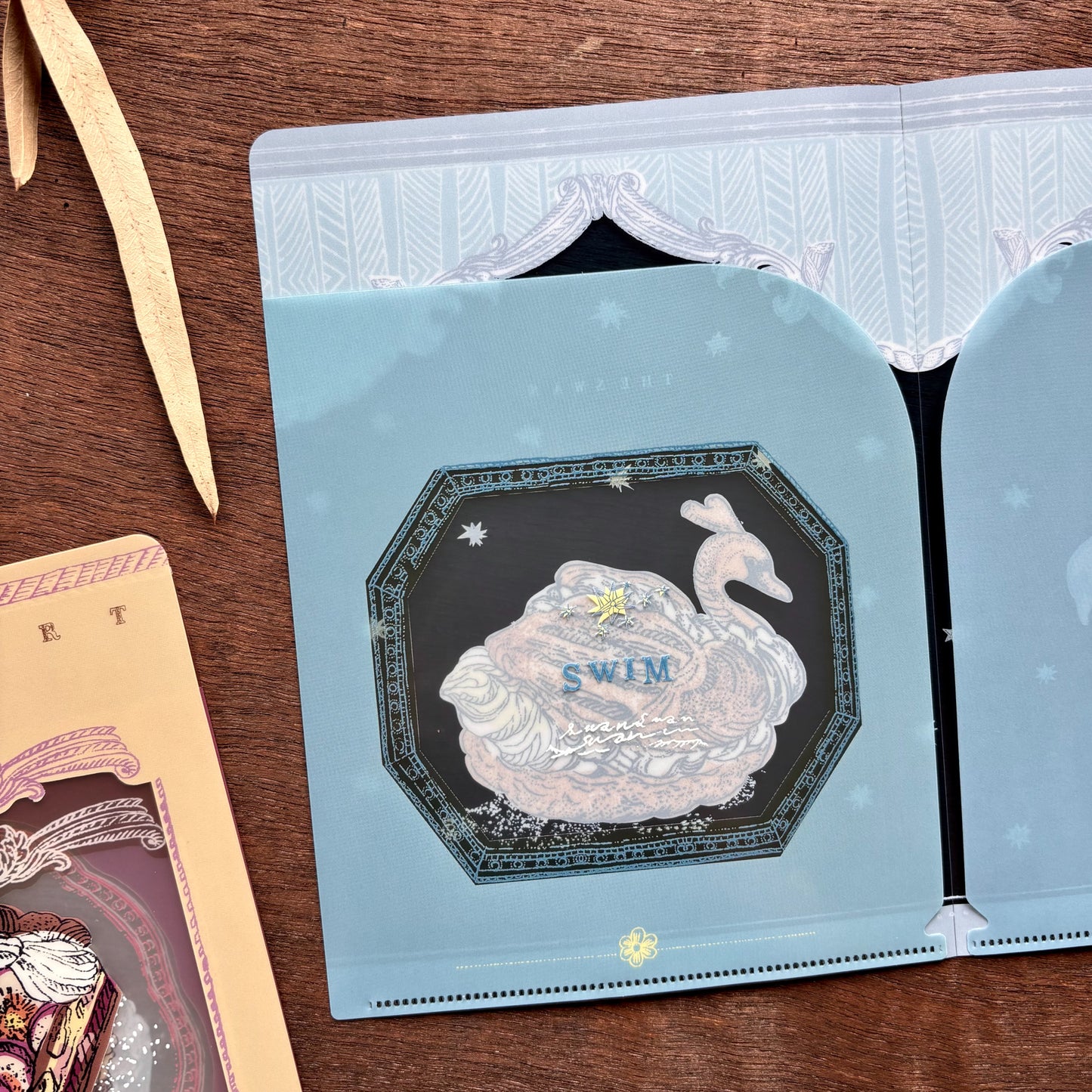 Aya Inoue / A5 Double-Pocket Clear Folder - Swan