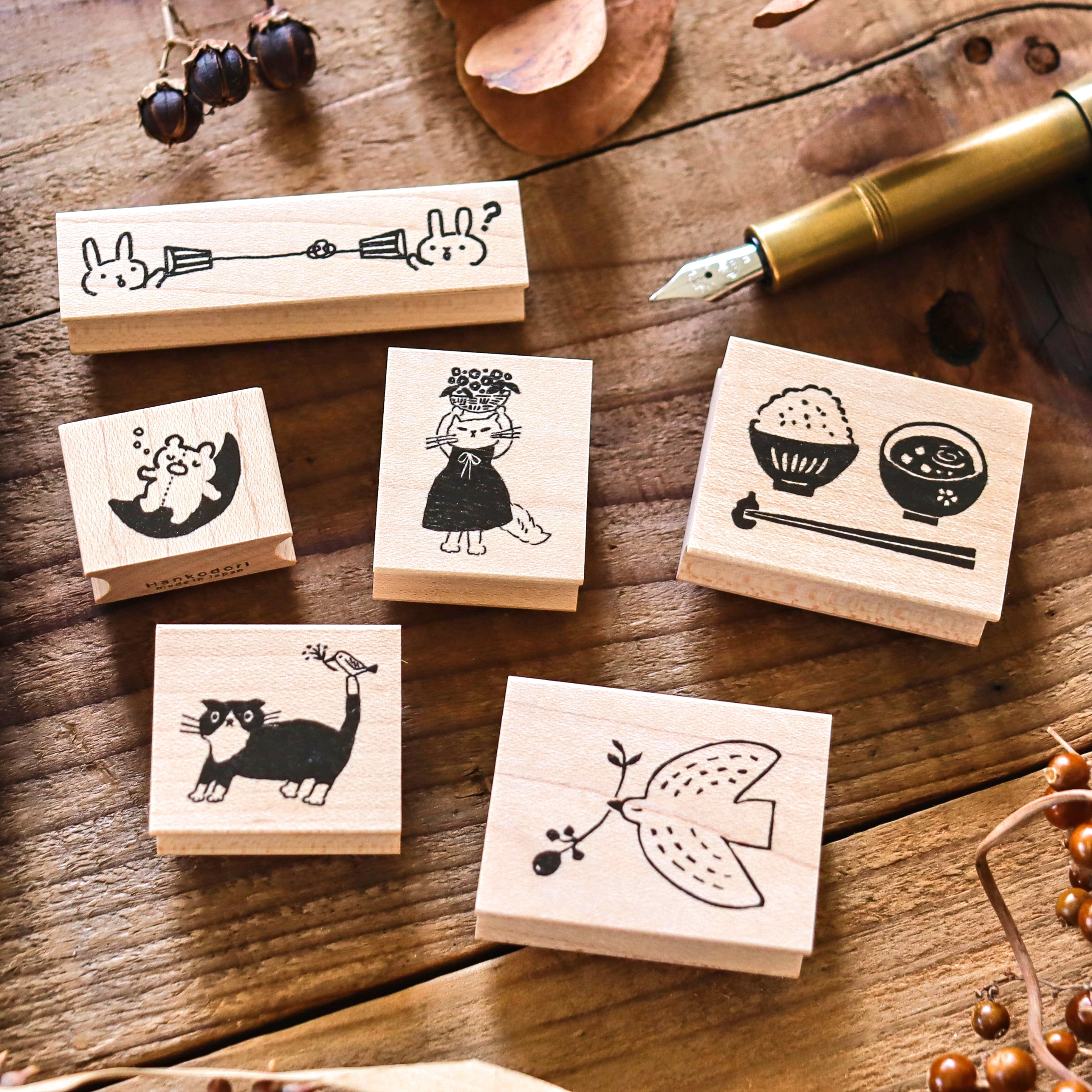 Hankodori / Rubber Stamp - Black Cat with Flowers