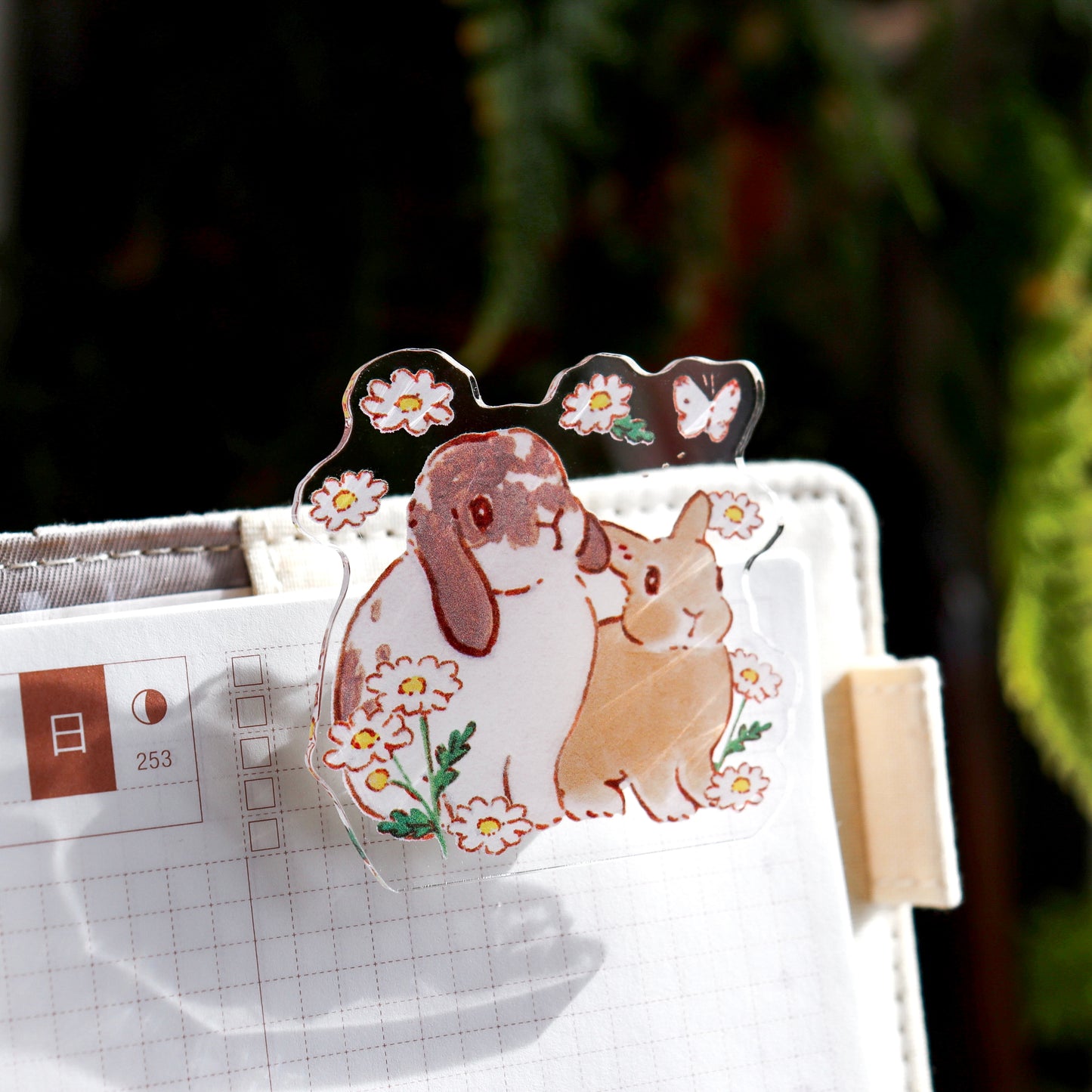 Shinako Moriyama / Rotating Paper Clip - Bunny & Daisy