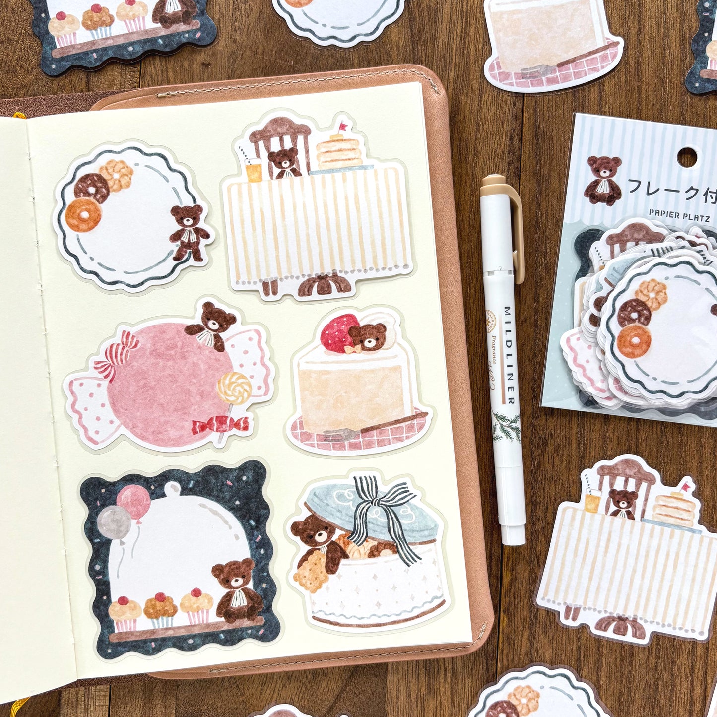 Waka Nakauchi / Flake Sticky Note - Bear & Sweets