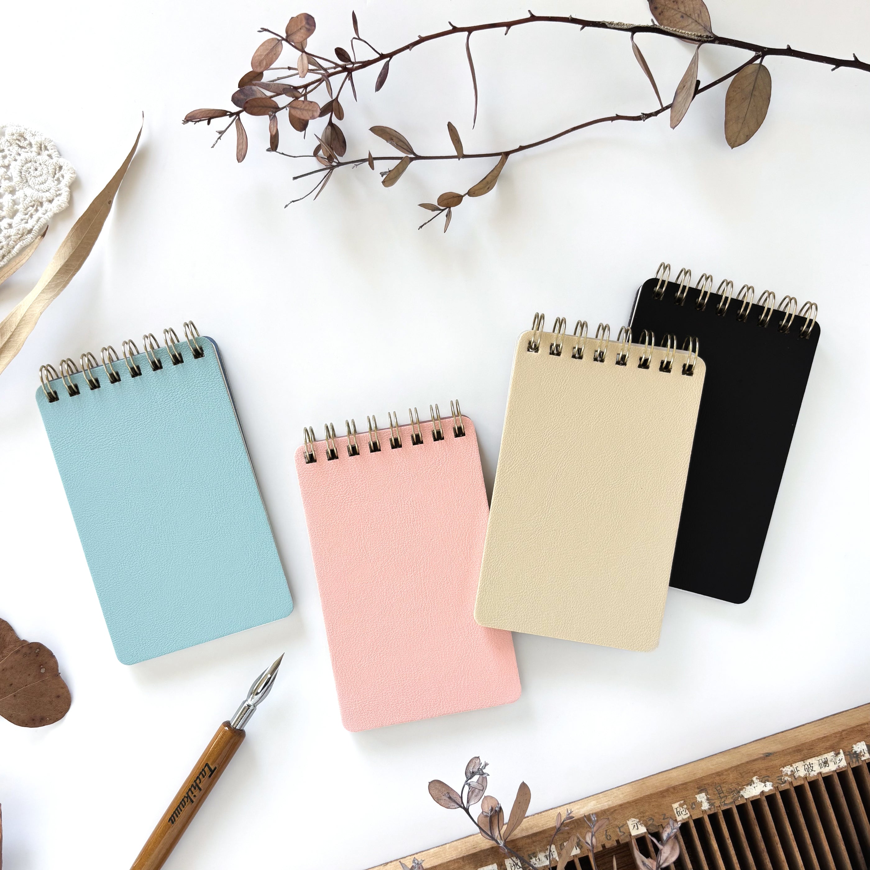 Rei Kurahashi / Foil-Stamped Ring Memo Pad - Take a rest
