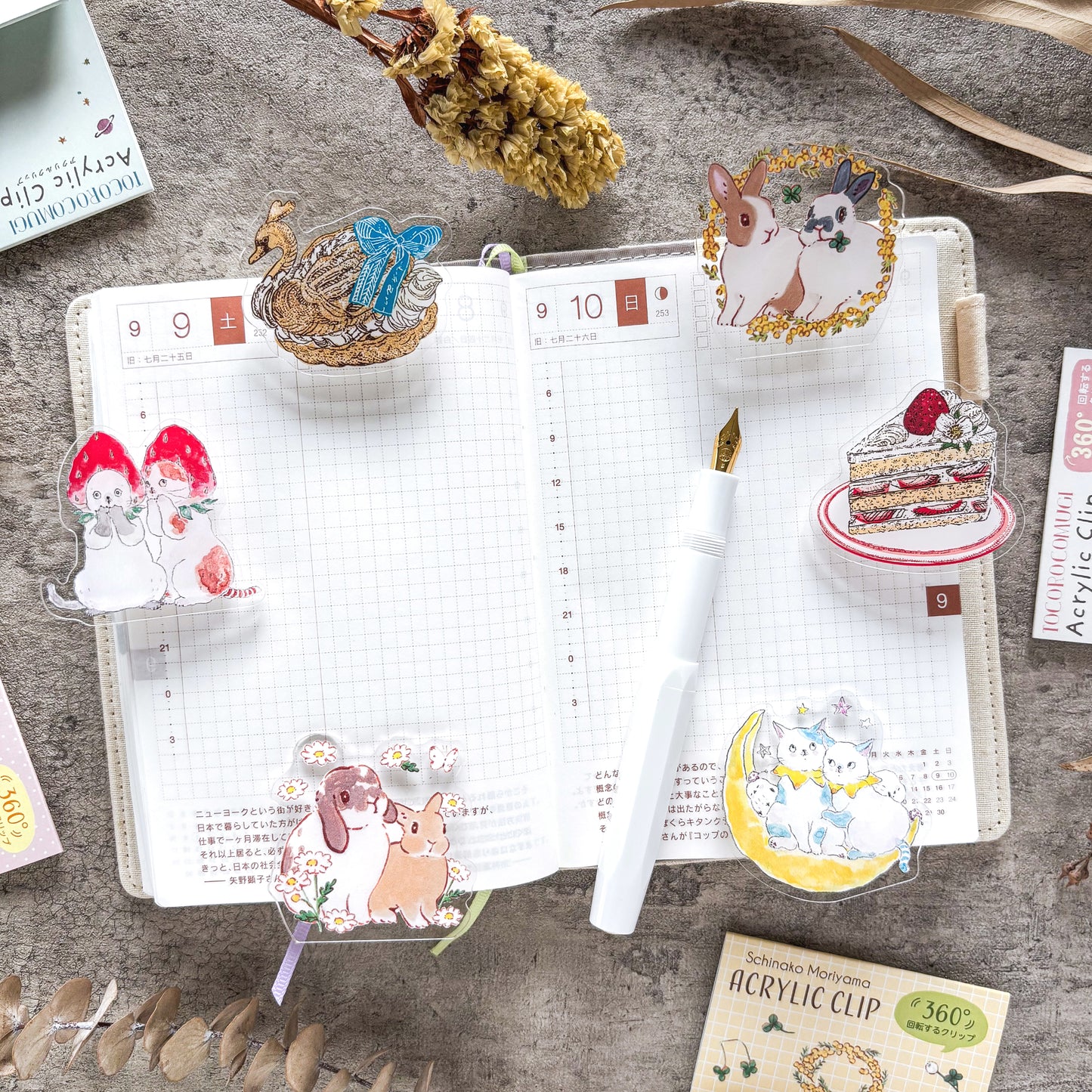 Shinako Moriyama / Rotating Paper Clip - Bunny & Daisy