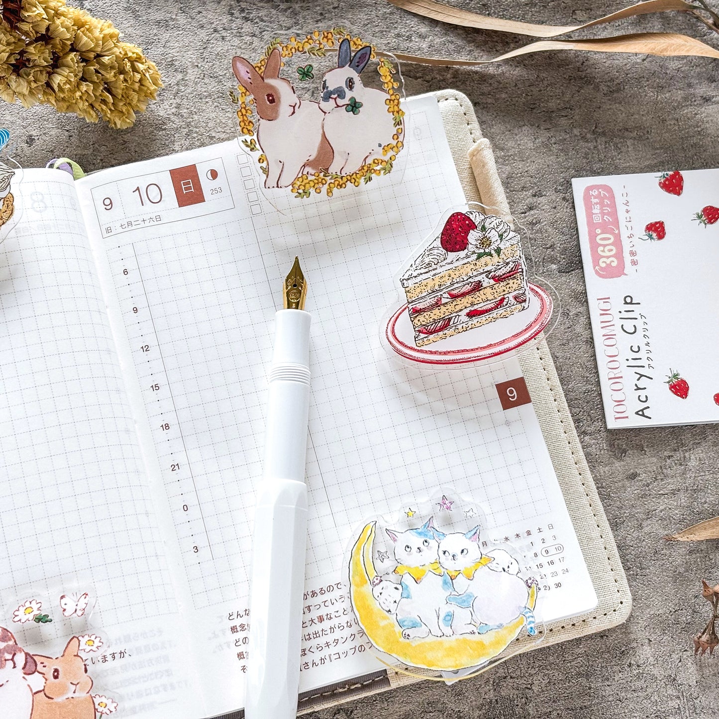 Shinako Moriyama / Rotating Paper Clip - Bunny & Mimosa