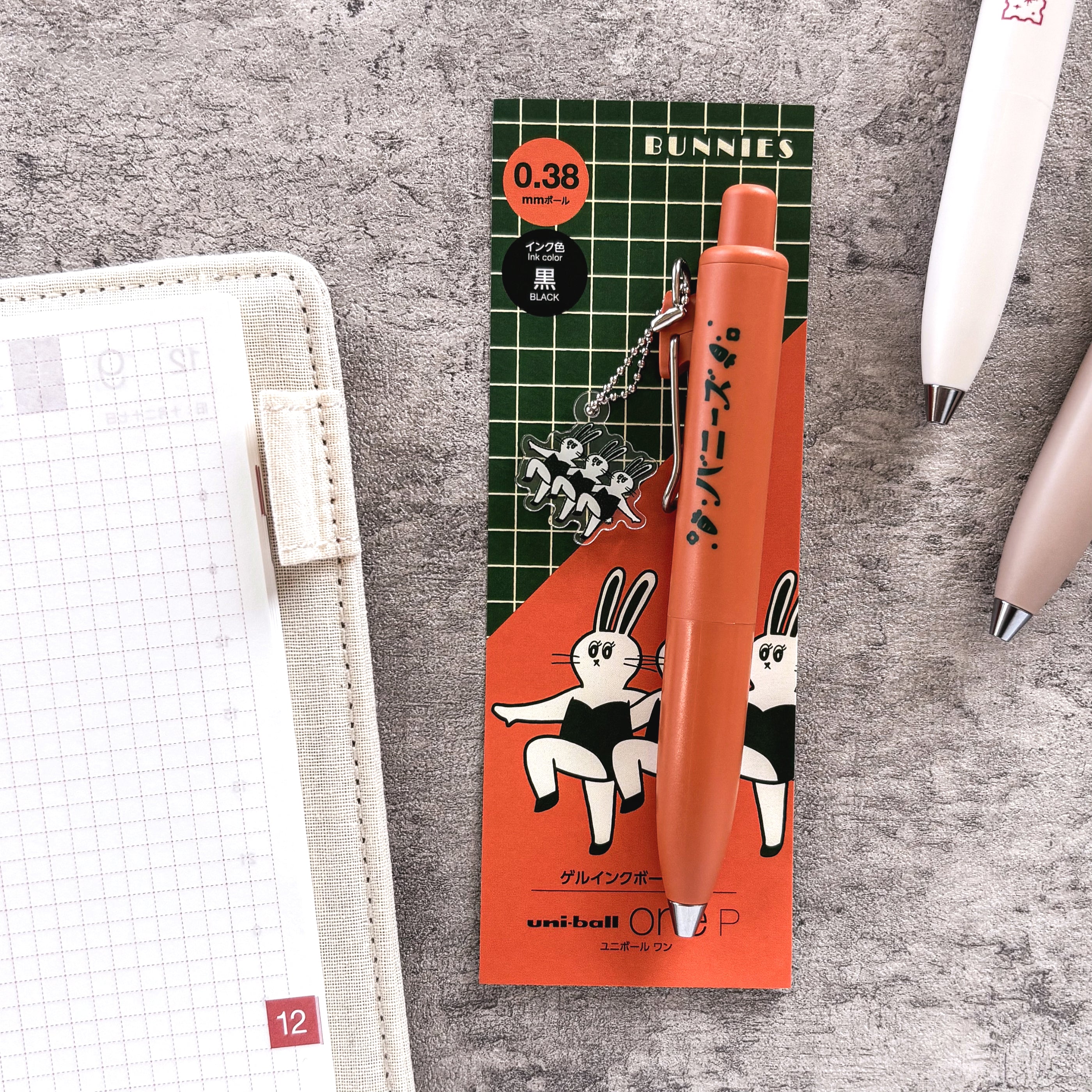 Obi1 / Uni-ball One P - Bunnies (0.38mm)