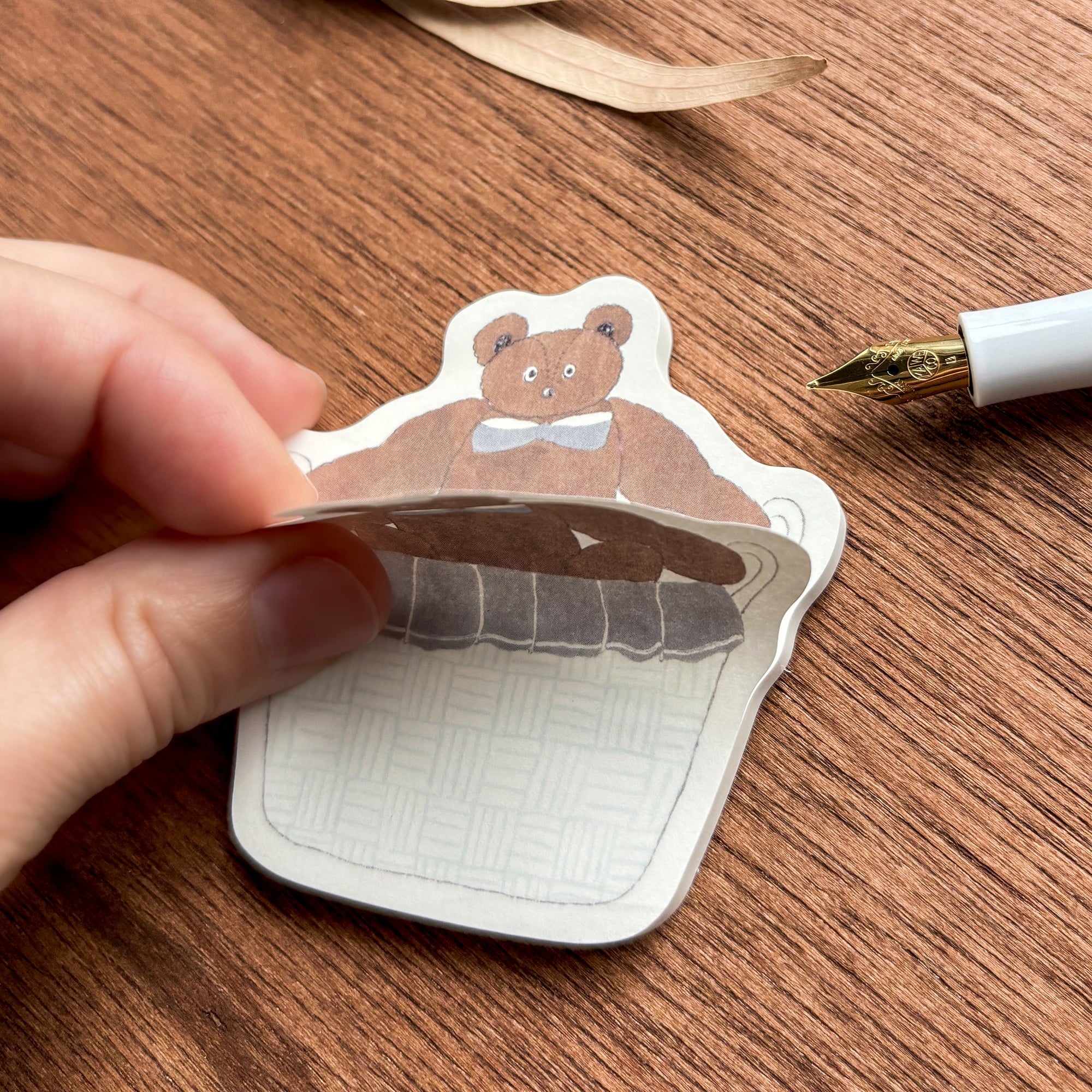 Shoichiro Tobimatsu / Die-cut Sticky Notes - Bear in the Basket