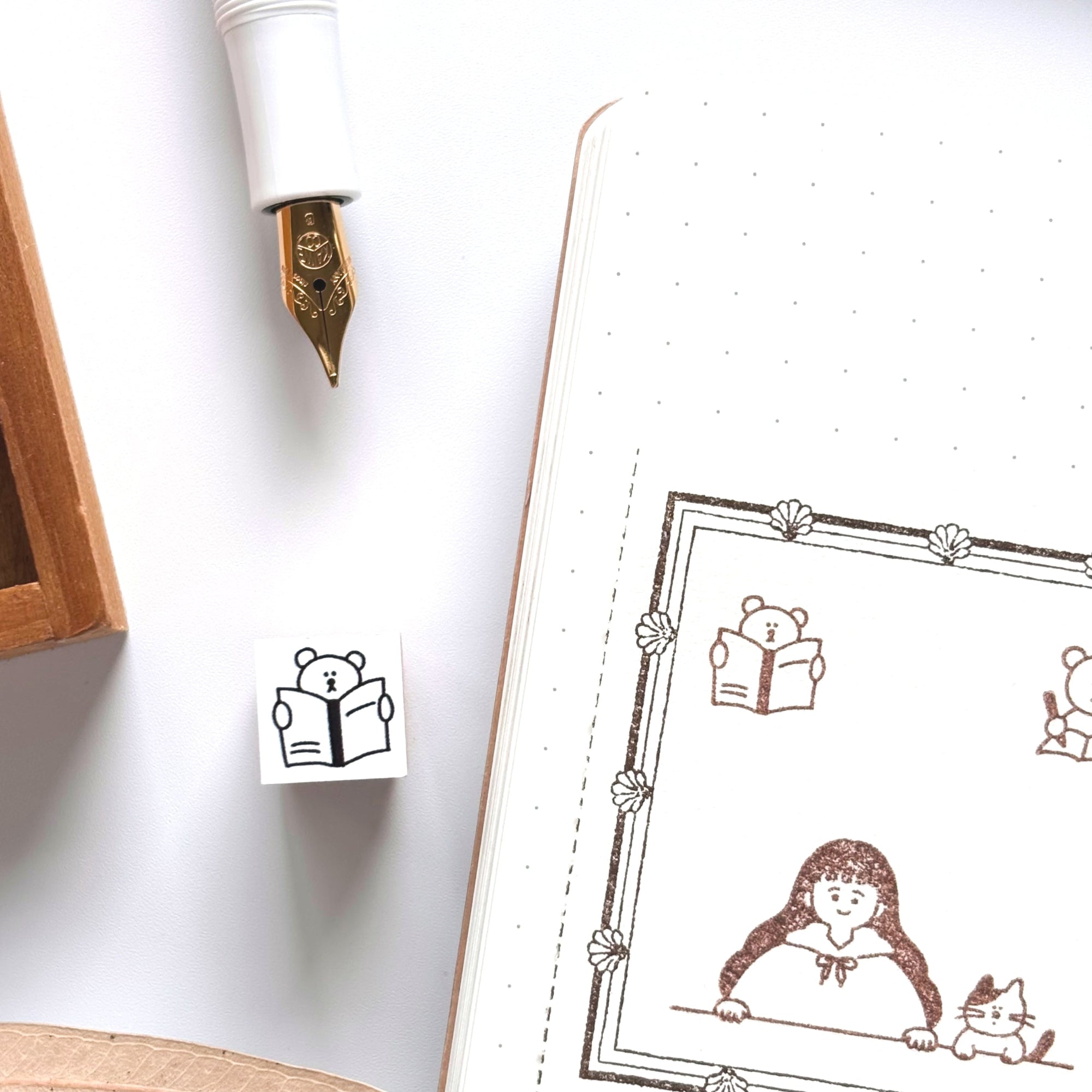 Peppoko / Mini Rubber Stamp - Reading