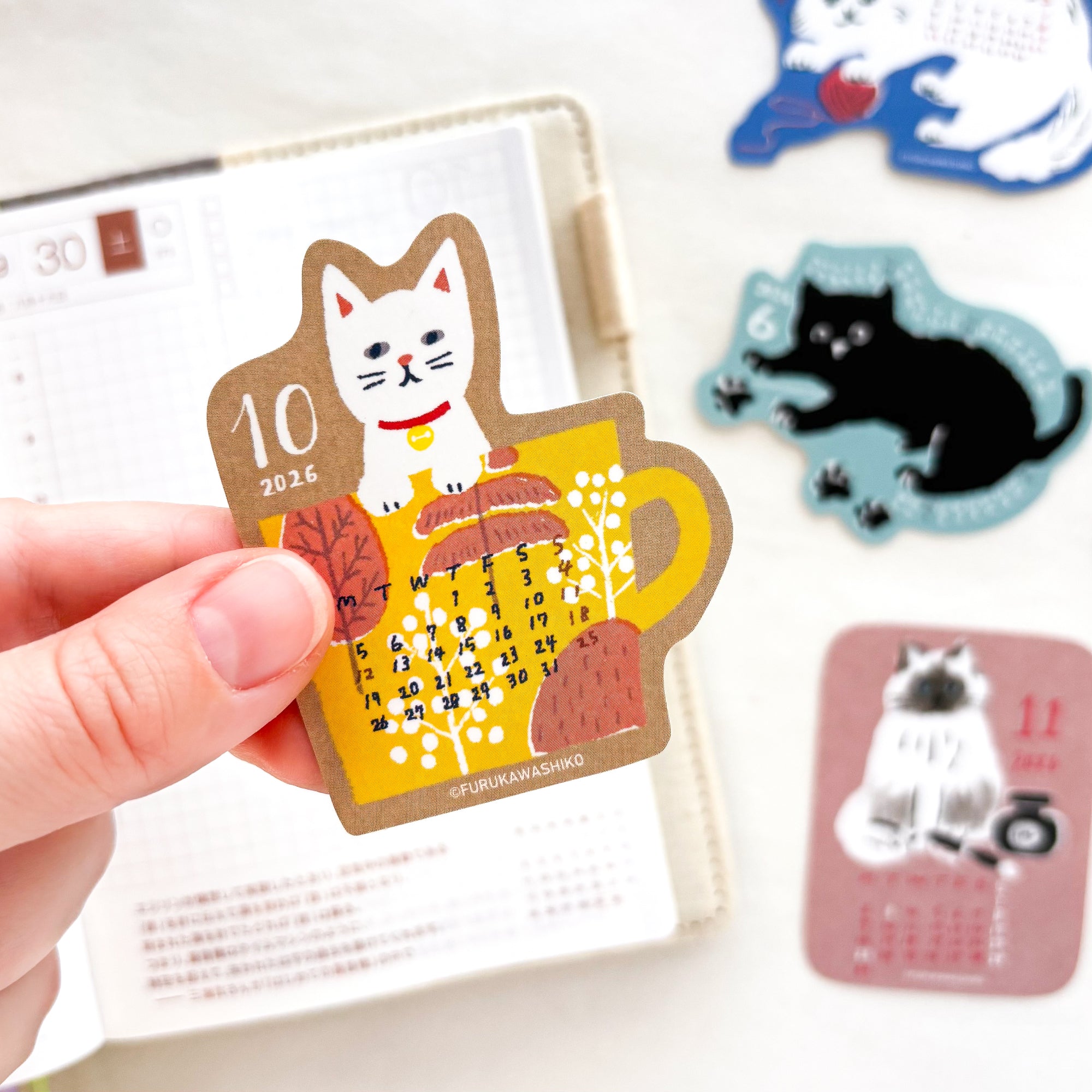 古川紙工 / シールカレンダー「にゃんこ2026」 – Cute Things from Japan