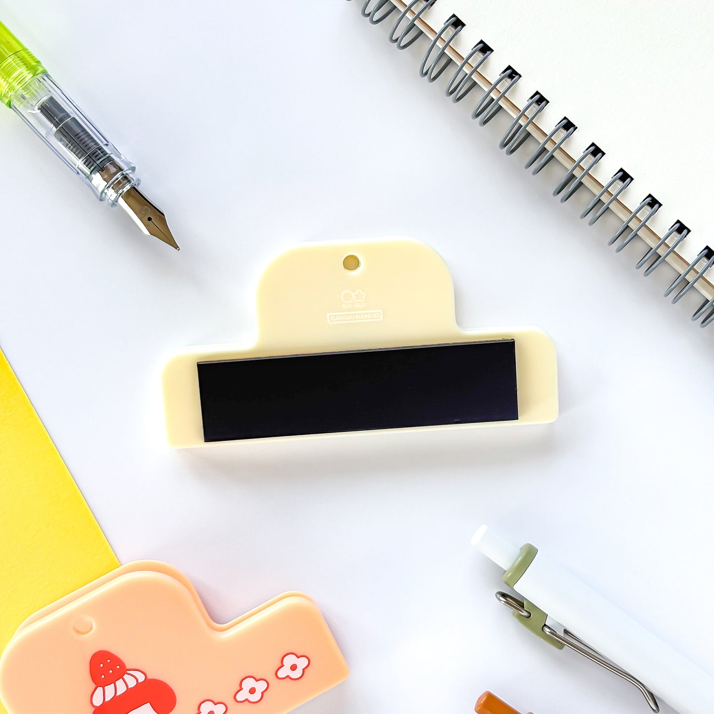 mizutama / Limited Edition / Magnet Paper Clip (white)