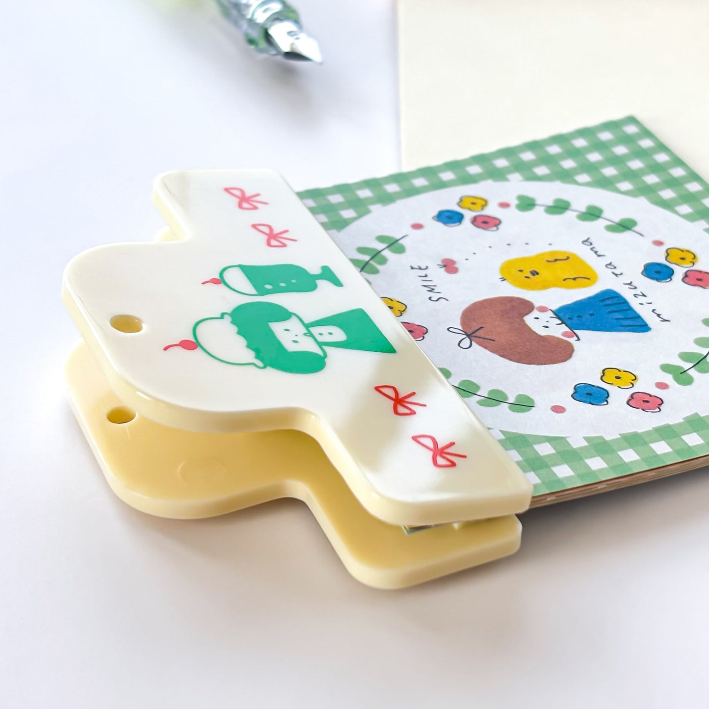 mizutama / Limited Edition / Magnet Paper Clip (white)