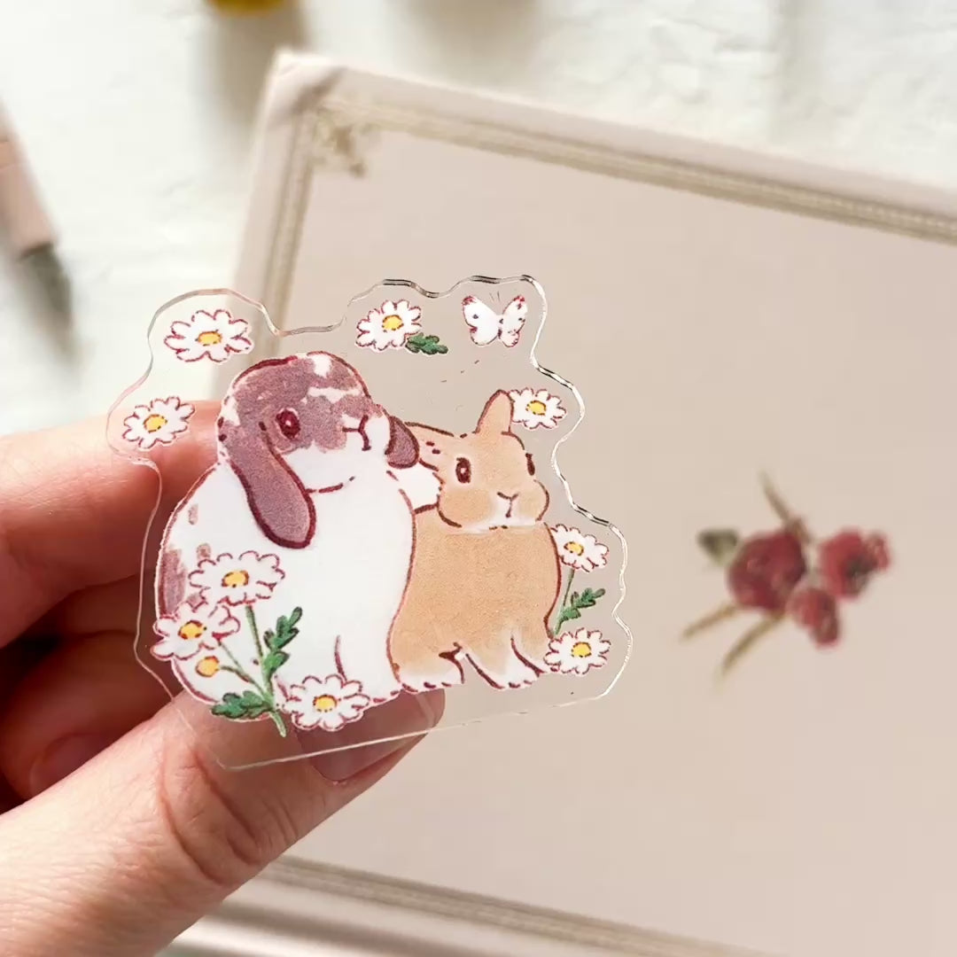 Load video: Shinako Moriyama / Rotating Paper Clip - Bunny &amp; Daisy