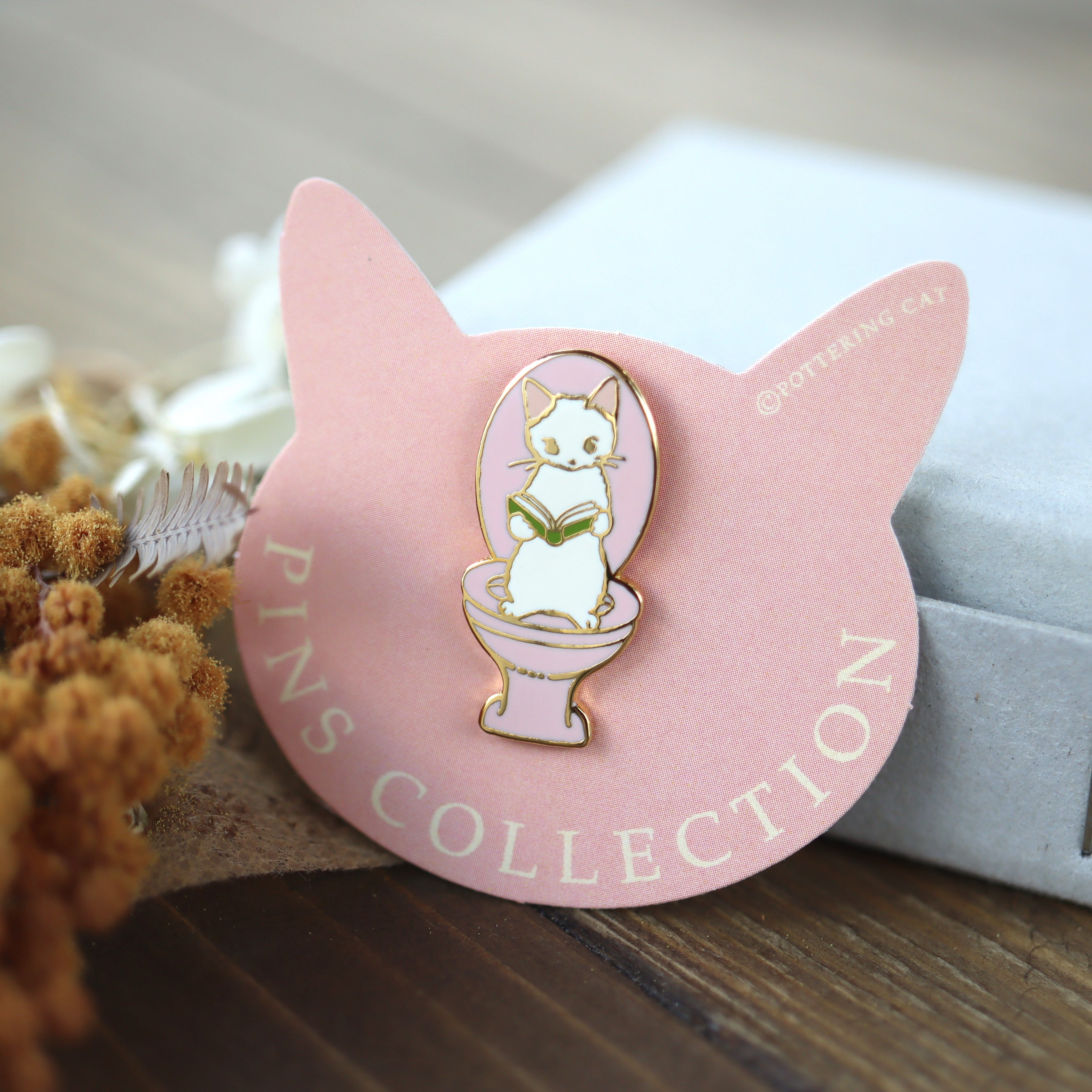 Pottering Cat / Cat Pin - Reading