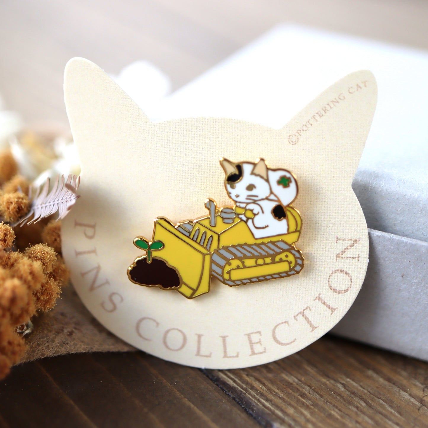 Pottering Cat Cat Pin - Working
