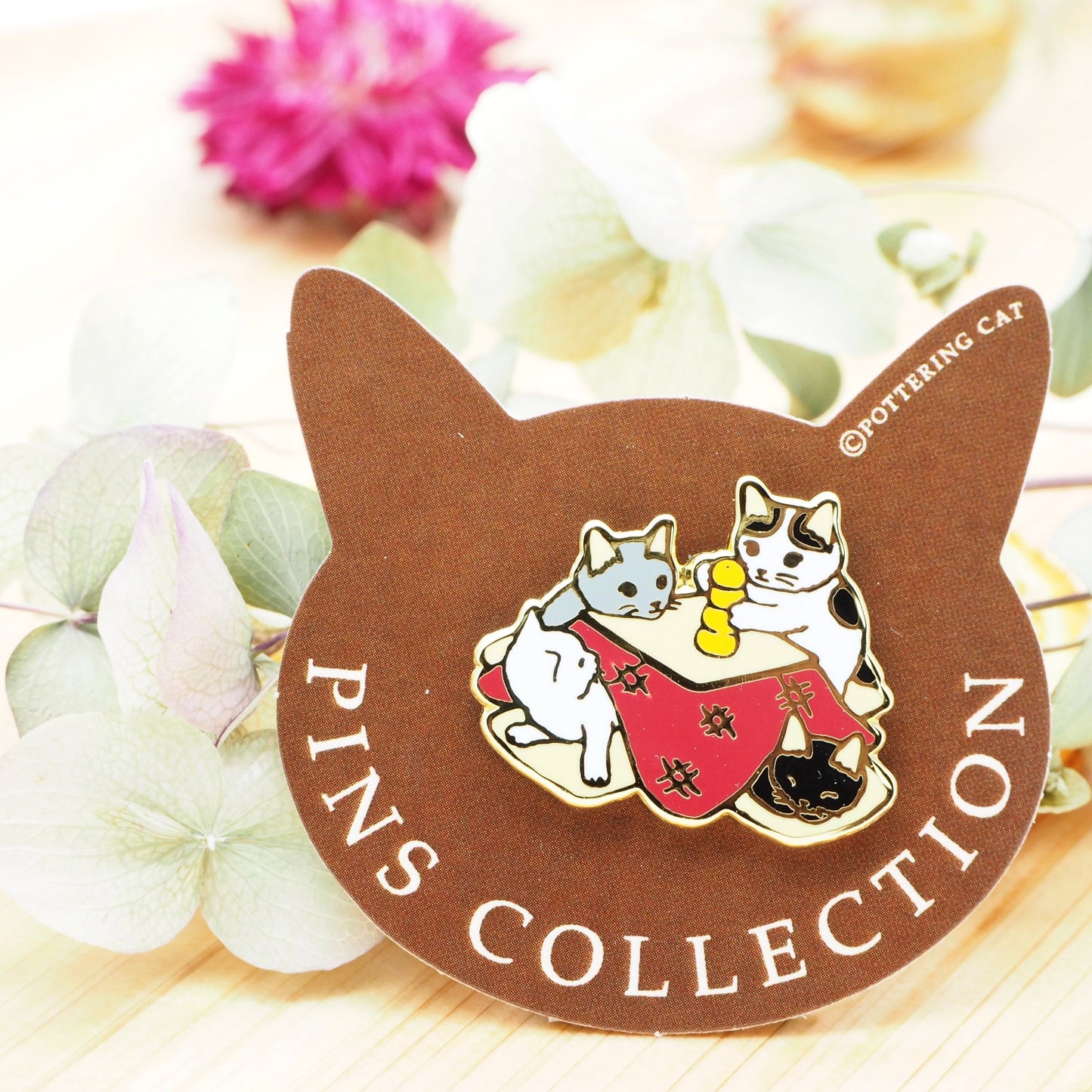 Pottering Cat Cat Pin - Kotatsu