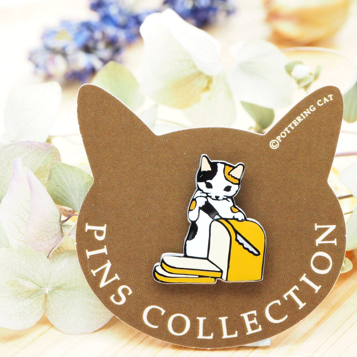 Pottering Cat Cat Pin - Slicing Bread