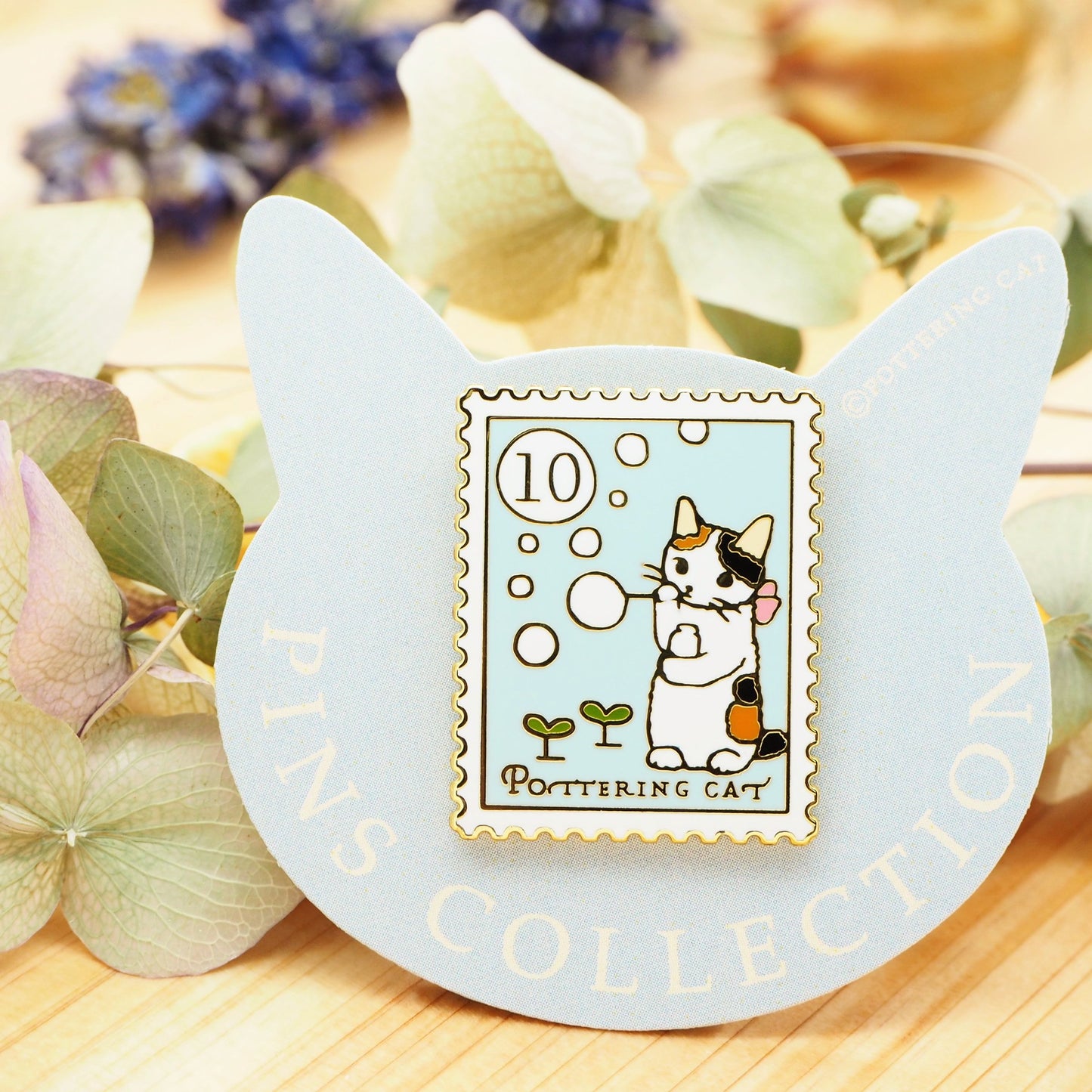 Pottering Cat Cat Pin - Making Soap Bubbles