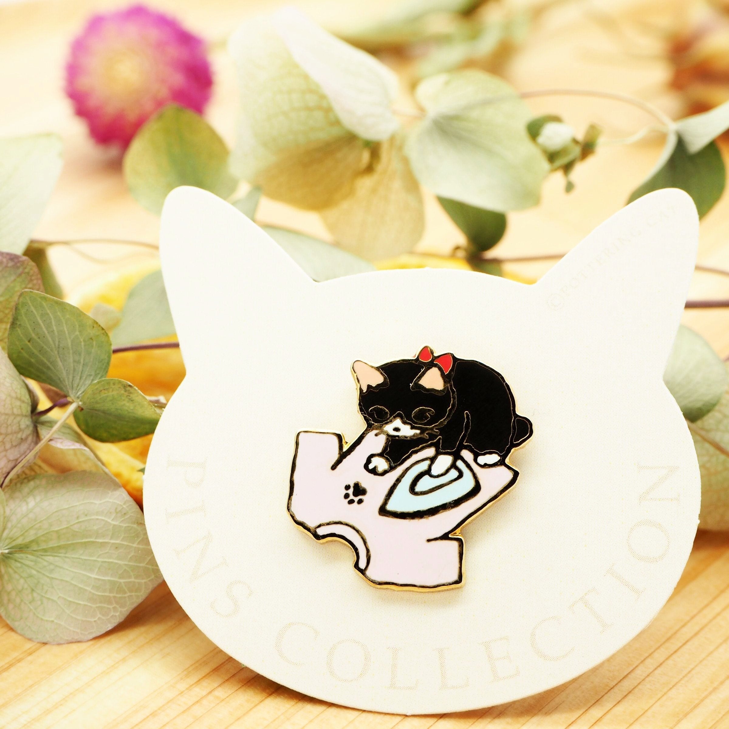 Pottering Cat / Cat Pin - Ironing